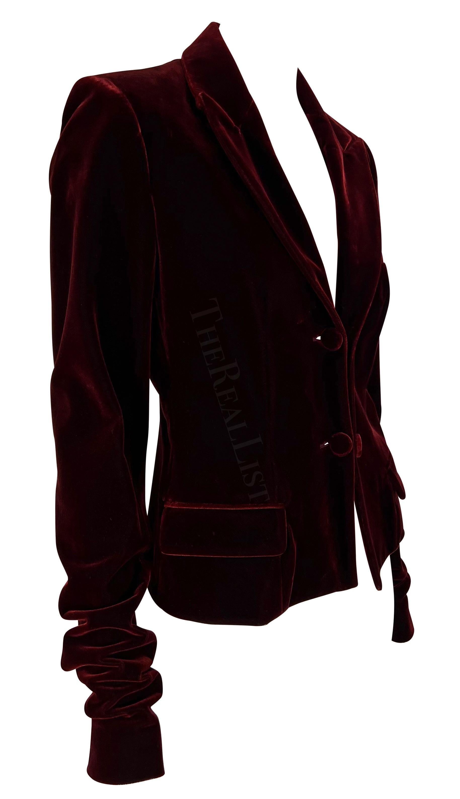 Blazer in velluto rosso intenso di Tom Ford per Yves Saint Laurent A/I 2002 in vendita 5