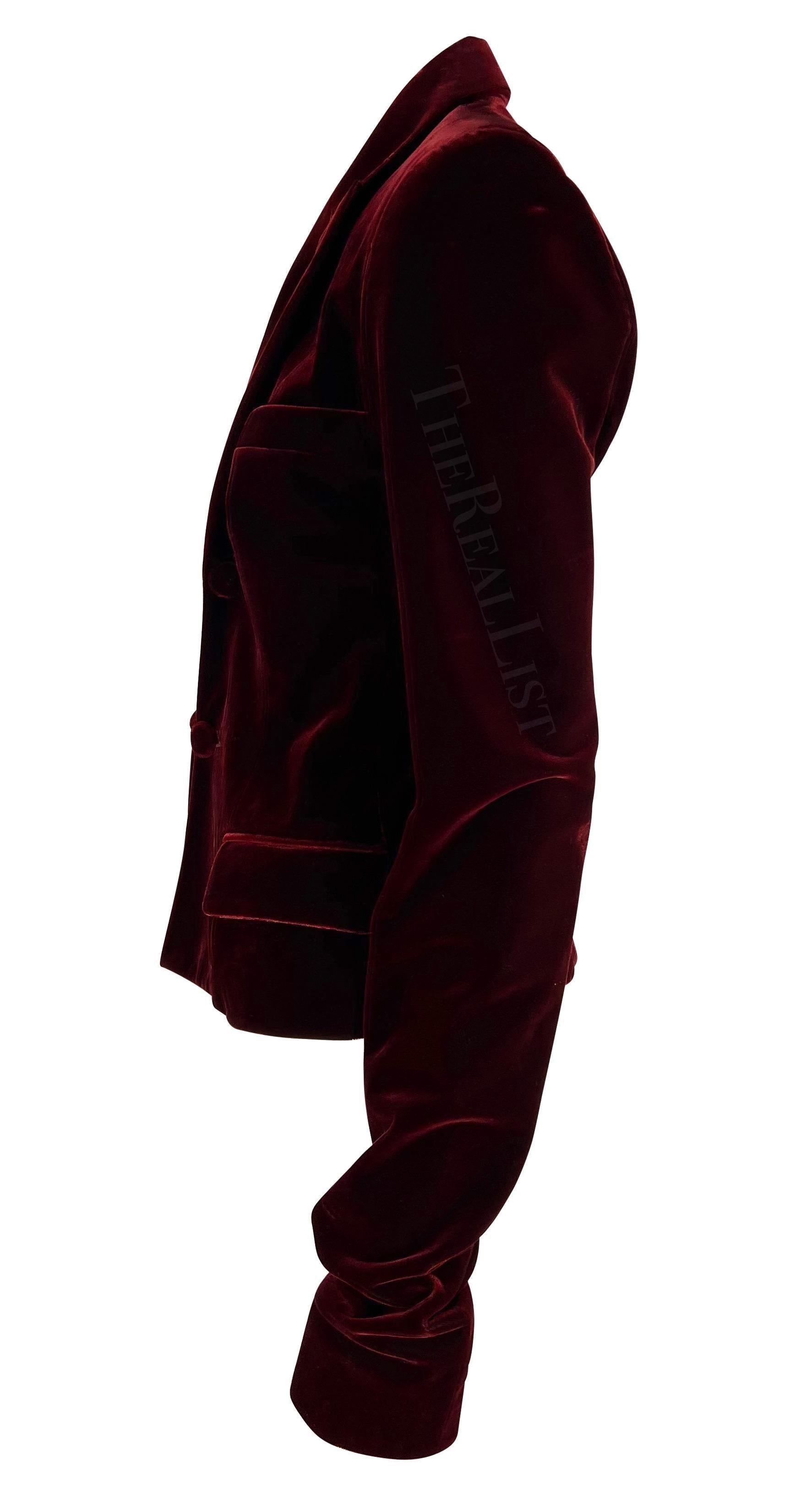 Blazer in velluto rosso intenso di Tom Ford per Yves Saint Laurent A/I 2002 in vendita 1