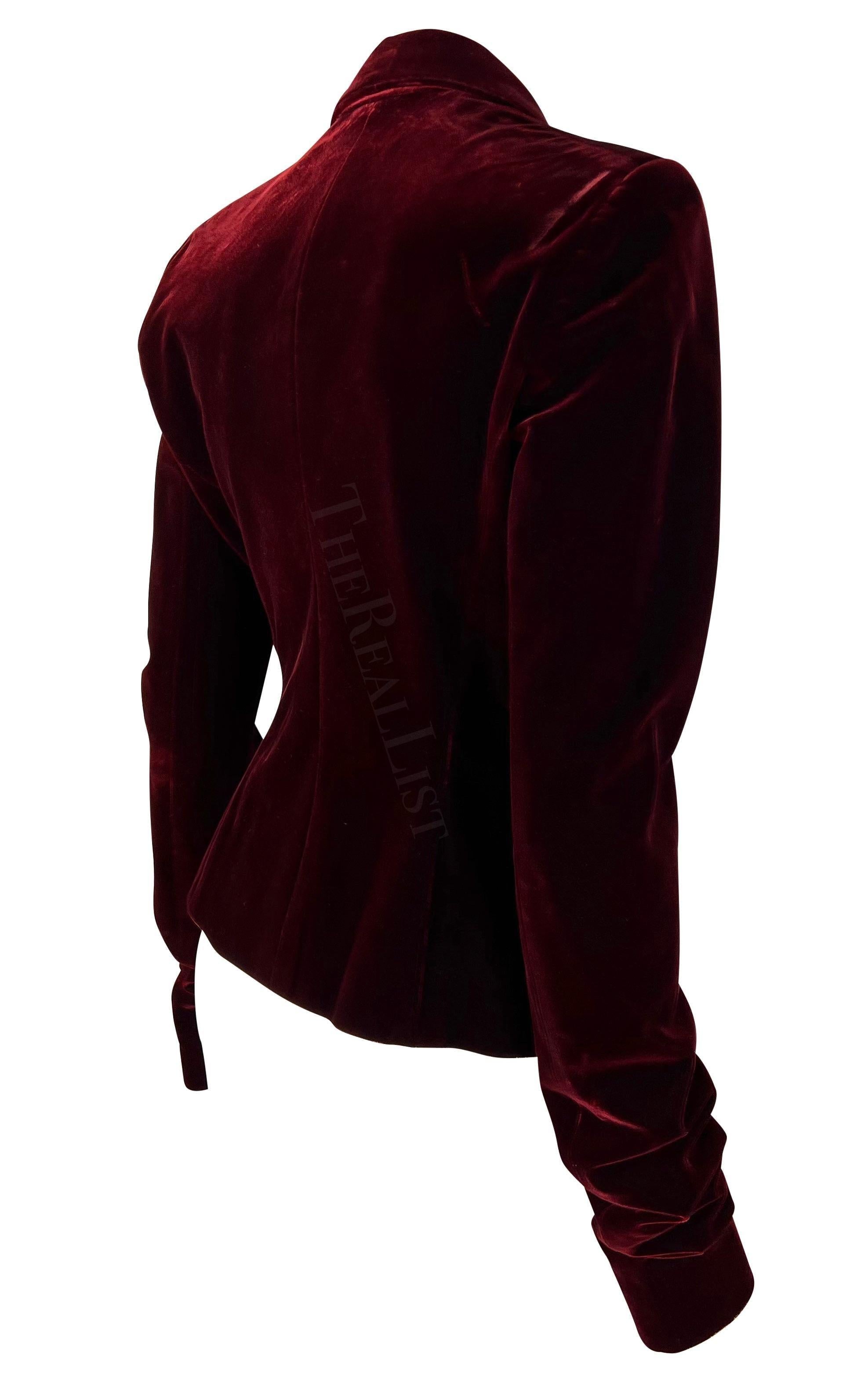 Blazer in velluto rosso intenso di Tom Ford per Yves Saint Laurent A/I 2002 in vendita 3