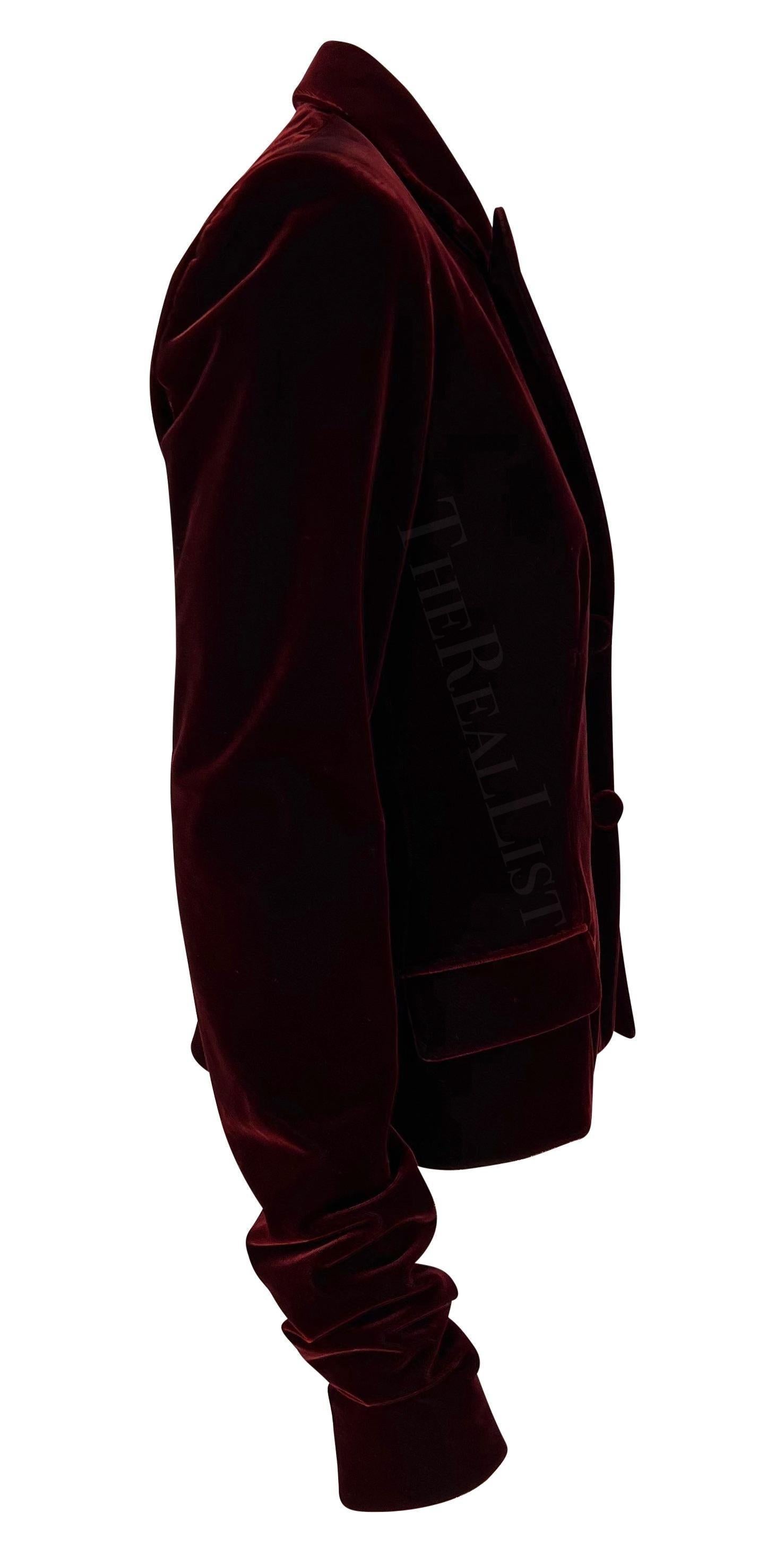 Blazer in velluto rosso intenso di Tom Ford per Yves Saint Laurent A/I 2002 in vendita 4