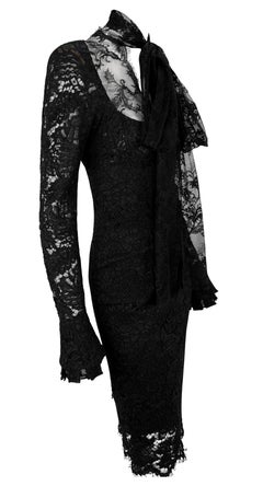 A/I 2002 Yves Saint Laurent by Tom Ford - Abito da poeta in pizzo nero semi trasparente in passerella