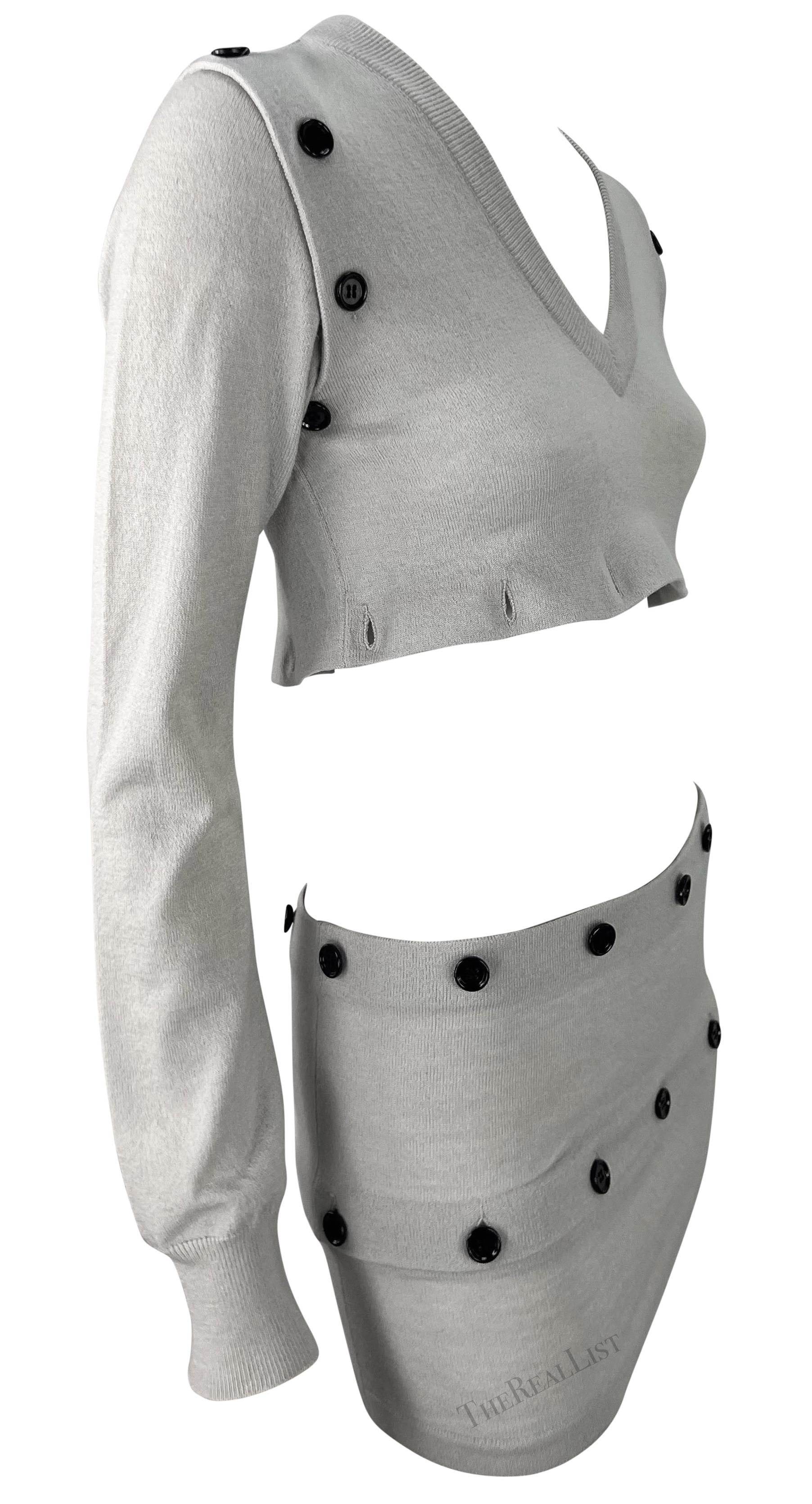 F/W 2003 Dolce & Gabbana Ensemble pull-over mini-jupe gris à boutons ajustables en vente 5