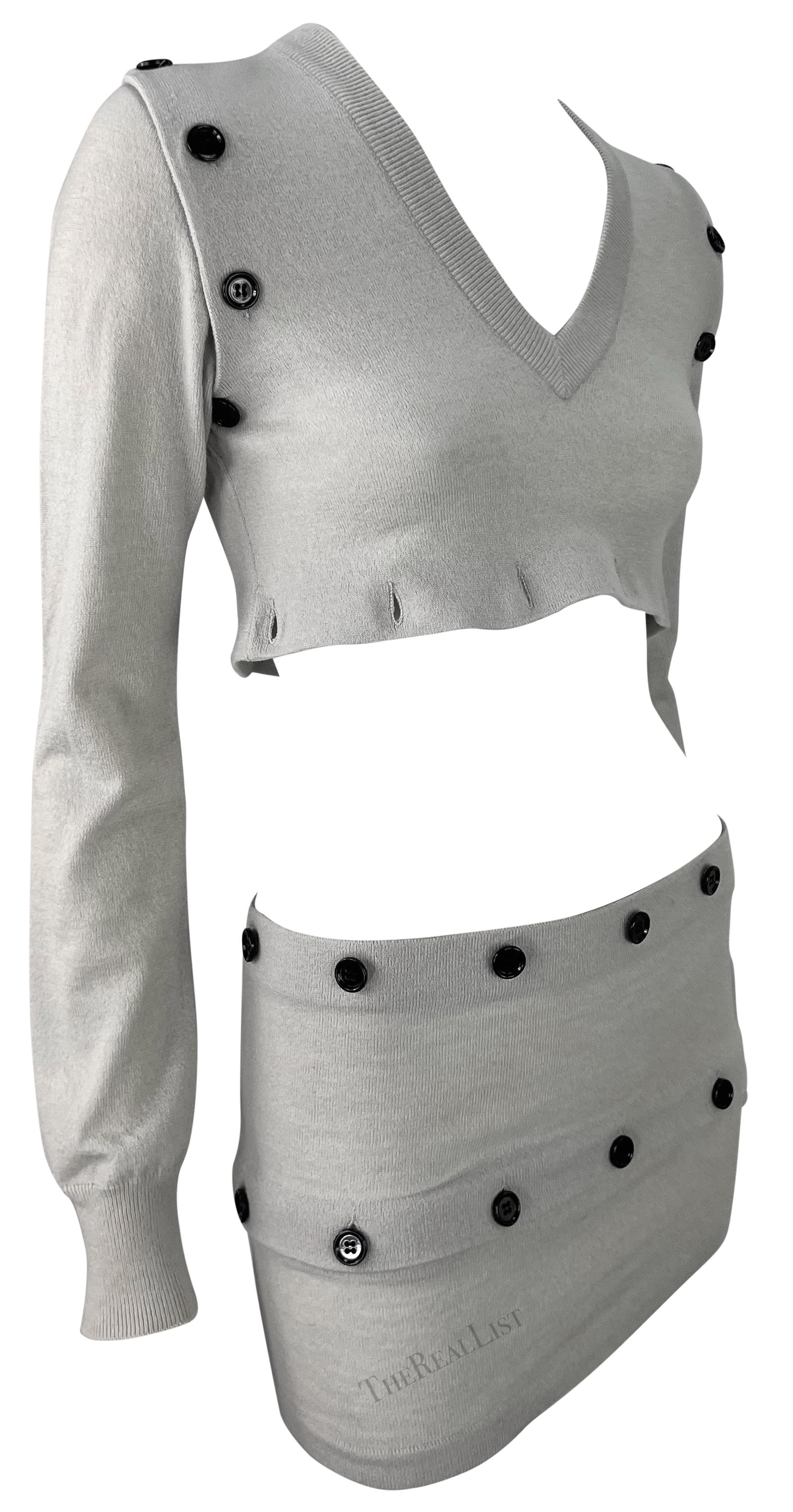 F/W 2003 Dolce & Gabbana Ensemble pull-over mini-jupe gris à boutons ajustables en vente 6