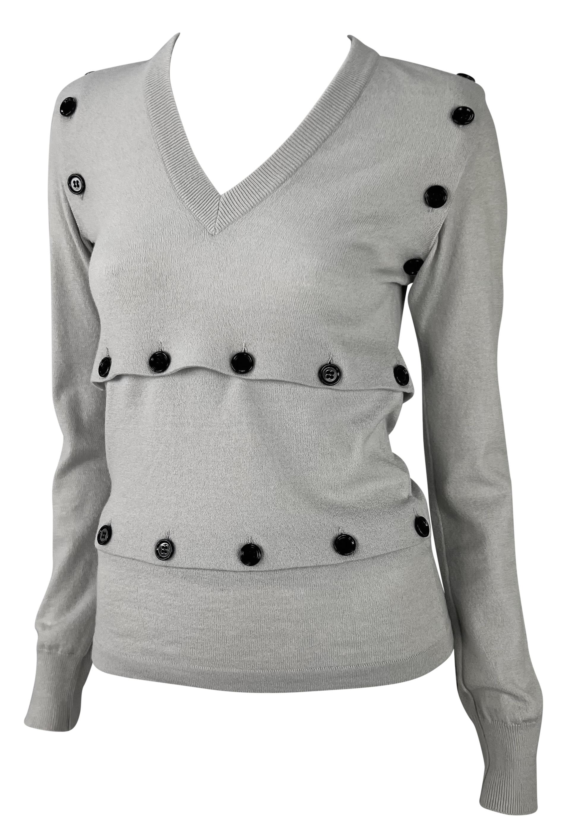 Gris F/W 2003 Dolce & Gabbana Ensemble pull-over mini-jupe gris à boutons ajustables en vente