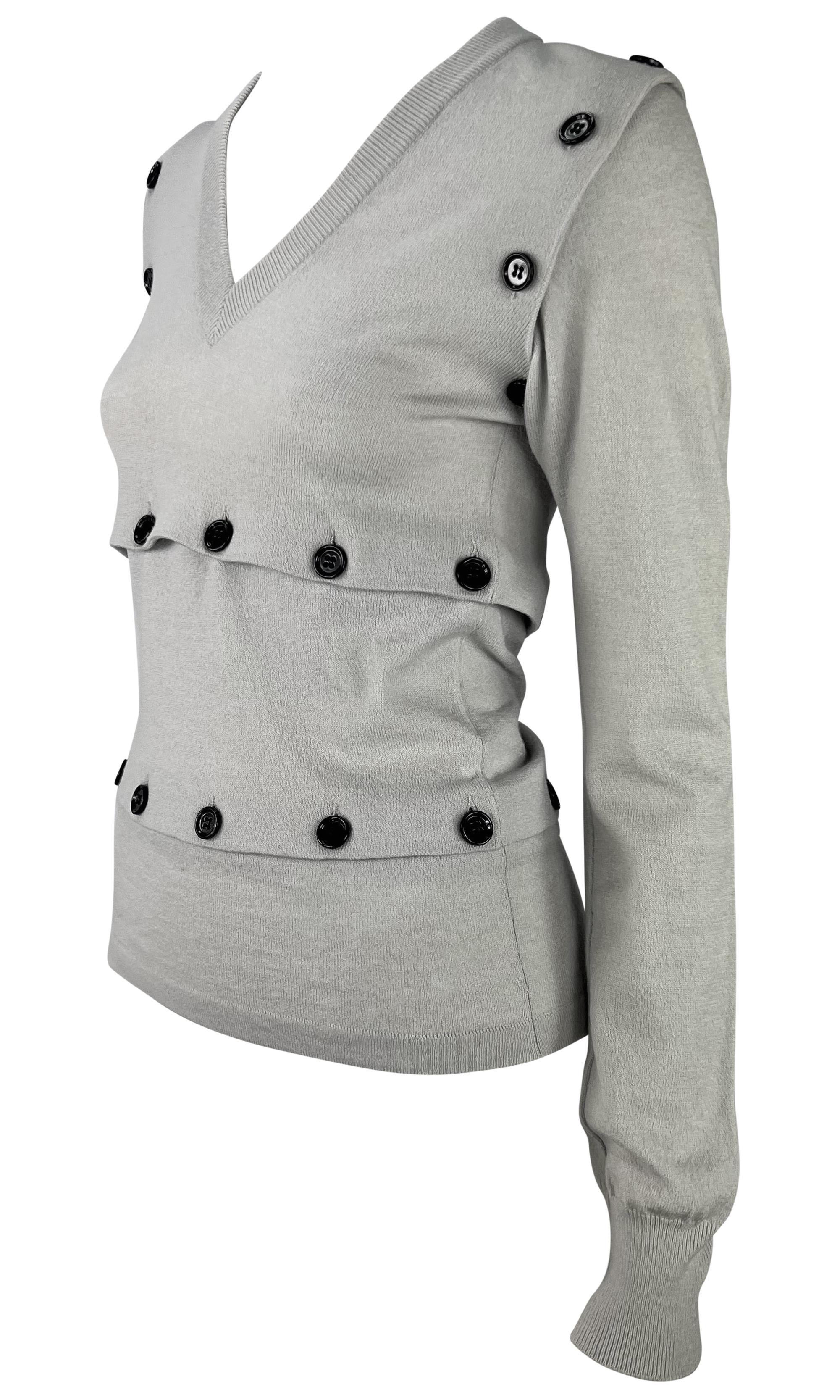 F/W 2003 Dolce & Gabbana Ensemble pull-over mini-jupe gris à boutons ajustables Excellent état - En vente à West Hollywood, CA