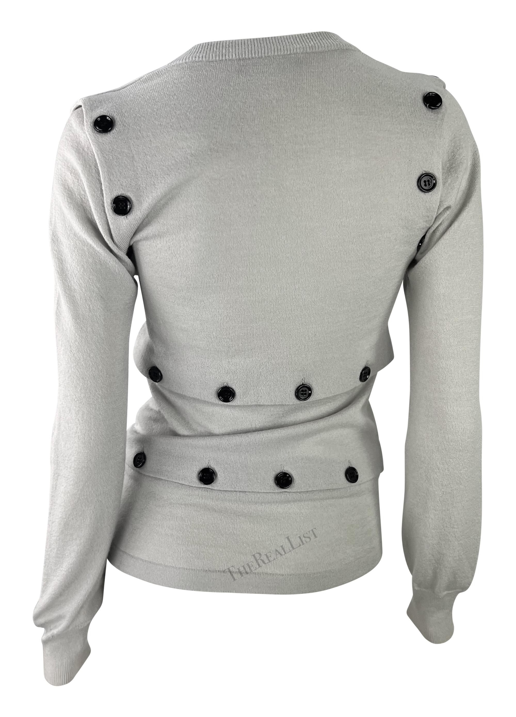 F/W 2003 Dolce & Gabbana Ensemble pull-over mini-jupe gris à boutons ajustables Pour femmes en vente