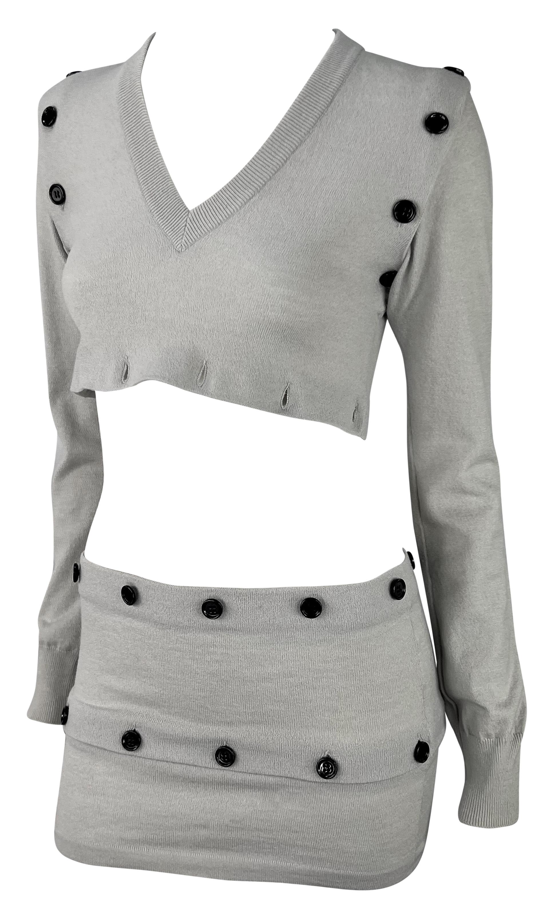 F/W 2003 Dolce & Gabbana Ensemble pull-over mini-jupe gris à boutons ajustables en vente 2