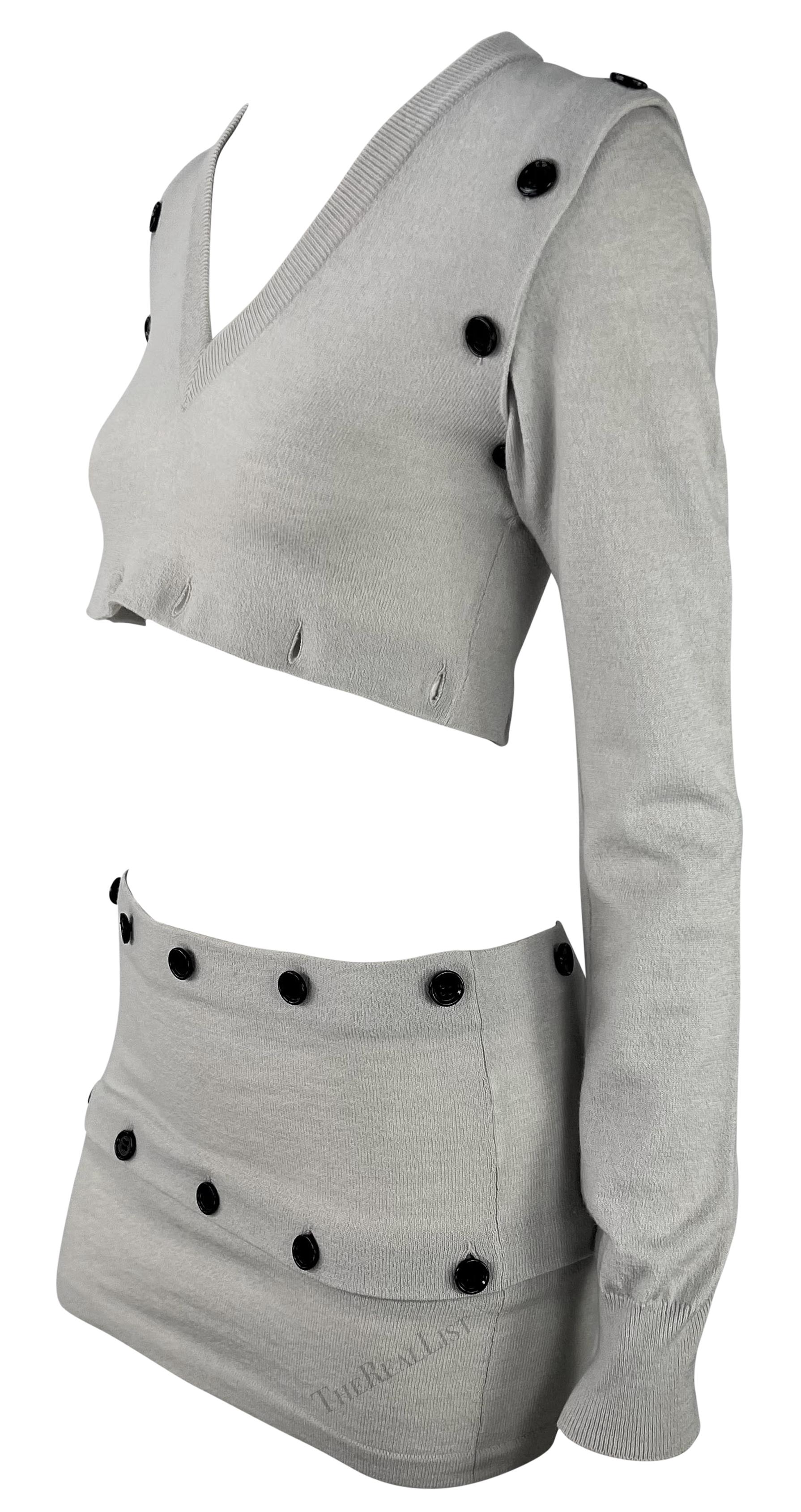 F/W 2003 Dolce & Gabbana Ensemble pull-over mini-jupe gris à boutons ajustables en vente 3