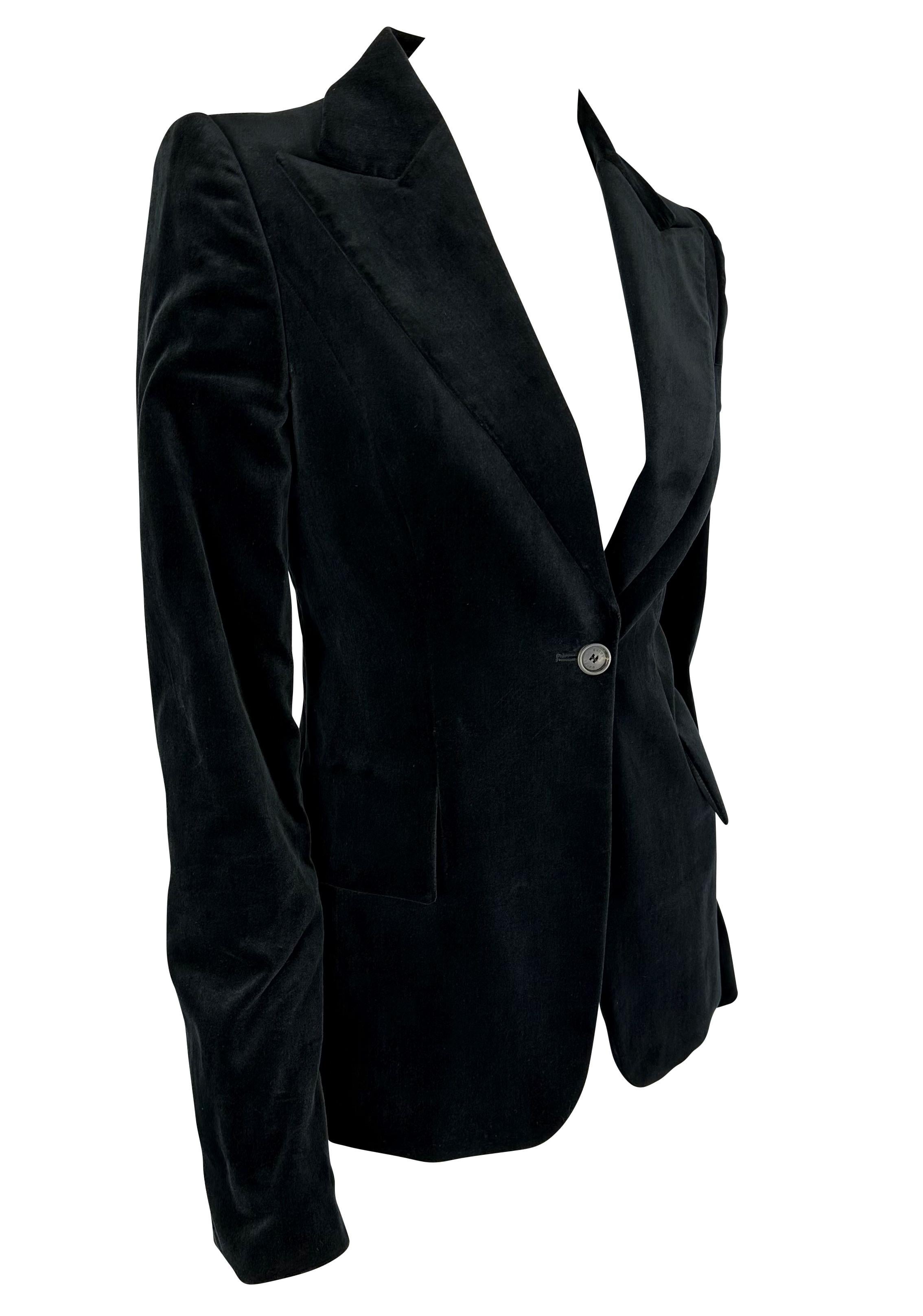 F/W 2003 Gucci by Tom Ford Schwarzer Blazer aus Samt mit Spitzenrevers in Schwarz im Angebot 1