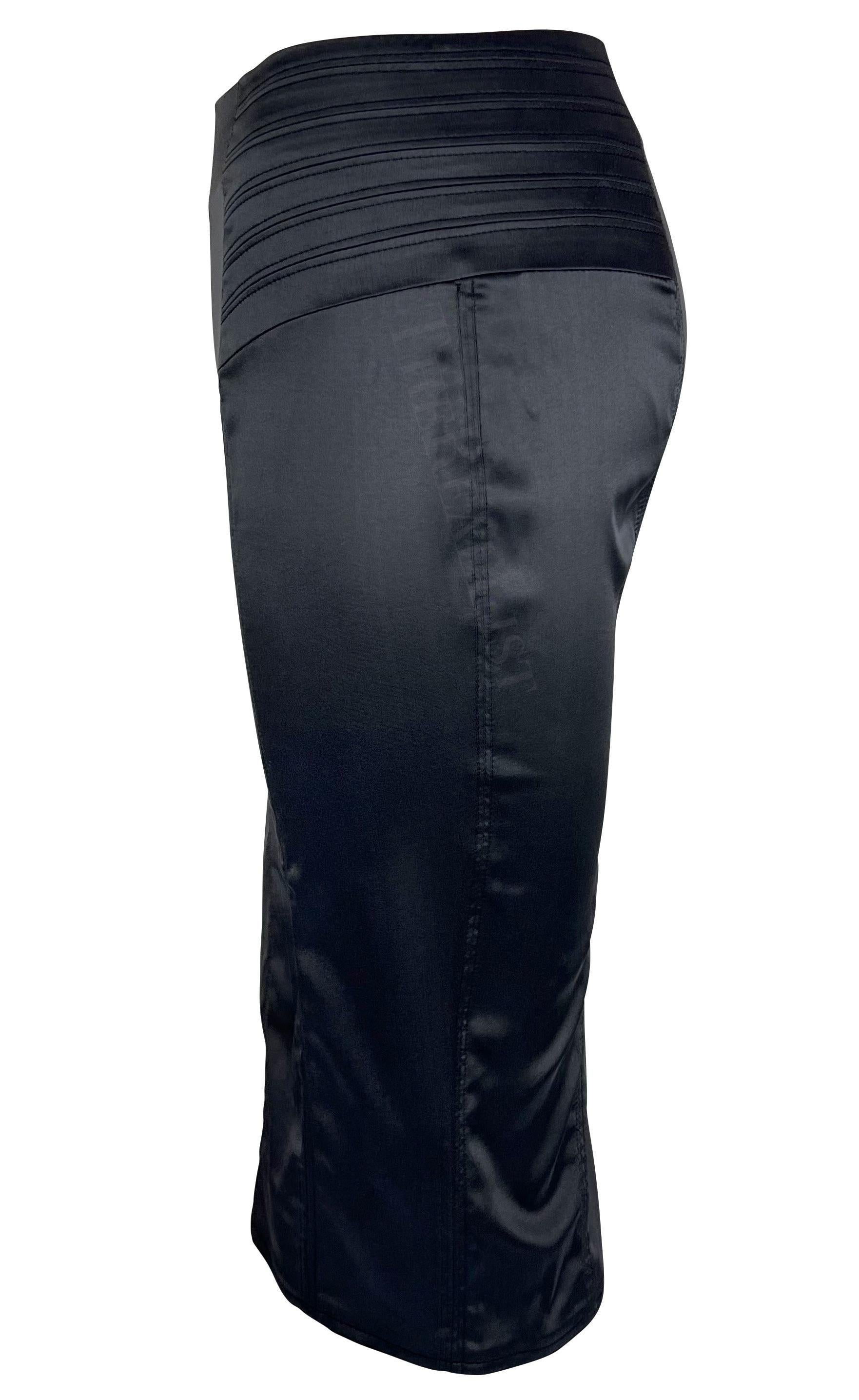 Noir Gucci par Tom Ford - Jupe moulante en satin de soie grise, automne-hiver 2003 en vente