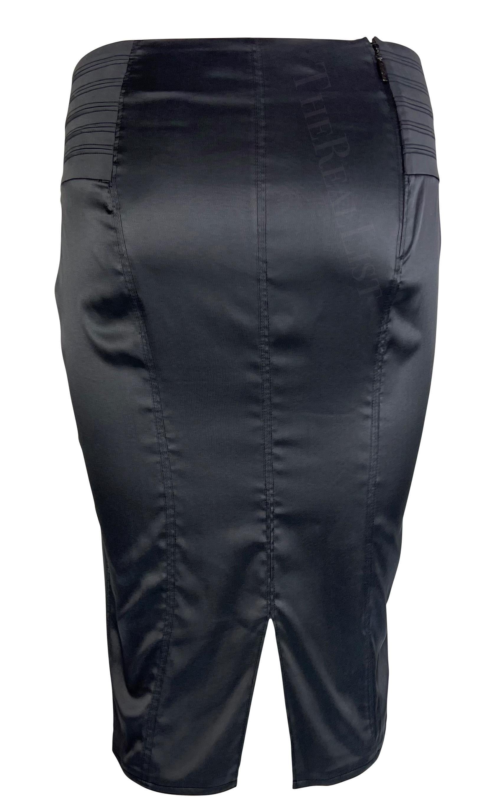 Gucci par Tom Ford - Jupe moulante en satin de soie grise, automne-hiver 2003 Excellent état - En vente à West Hollywood, CA