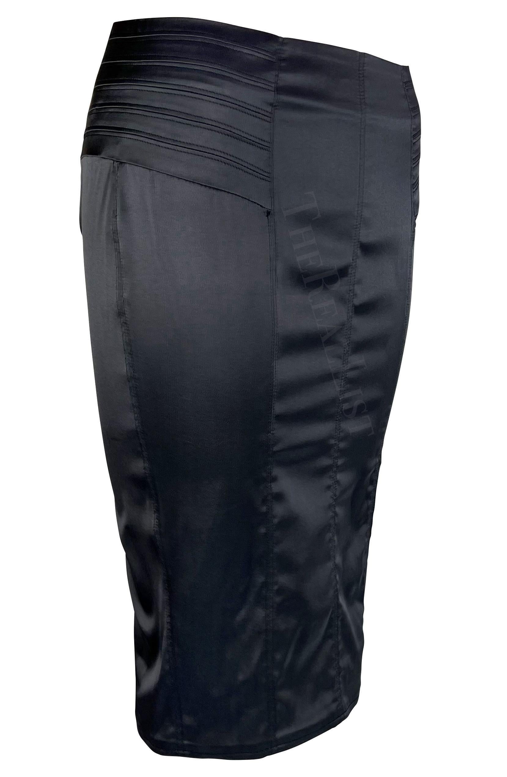 Gucci par Tom Ford - Jupe moulante en satin de soie grise, automne-hiver 2003 en vente 1