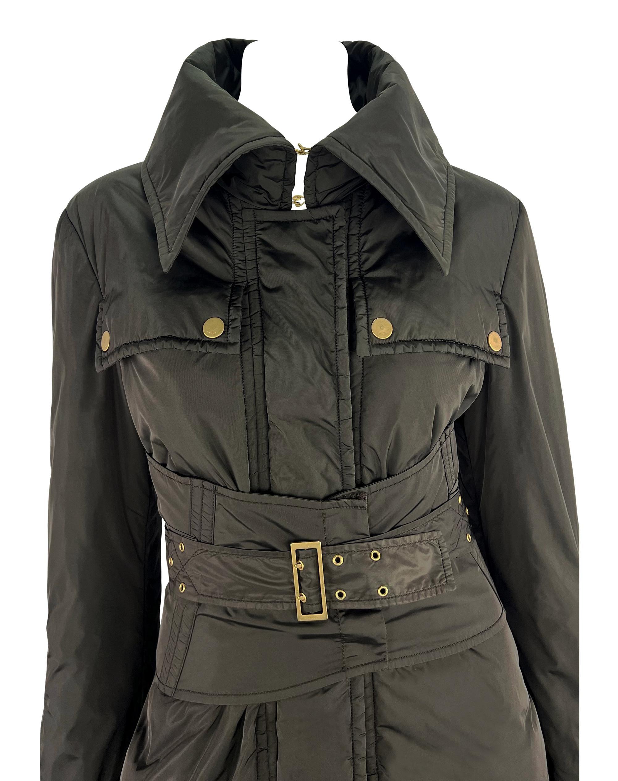 Nero A/I 2003 Gucci by Tom Ford: un cappotto in nylon con corsetto e lunghezza totale in vendita