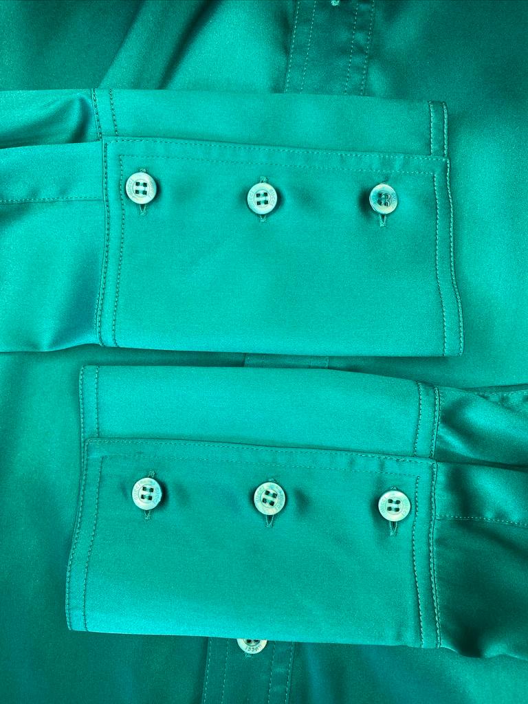 F/W 2003 Gucci by Tom Ford Teal Satin Silk Blend Button Up Stretch Blouse In Excellent Condition For Sale In West Hollywood, CA