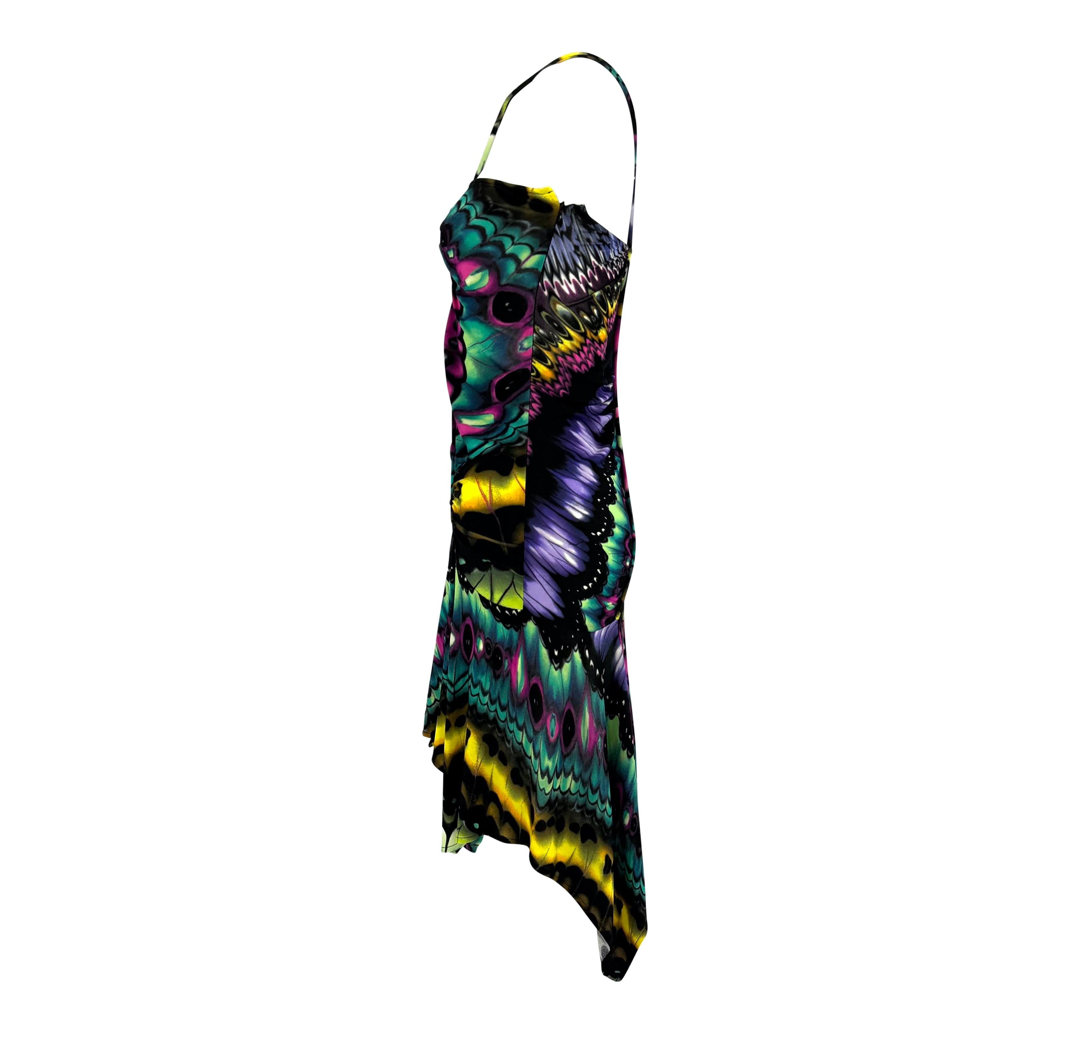 A/I 2003 Versace by Donatella Versace, vestito con stampa a farfalla e increspato, con taglio a flare. in vendita 2