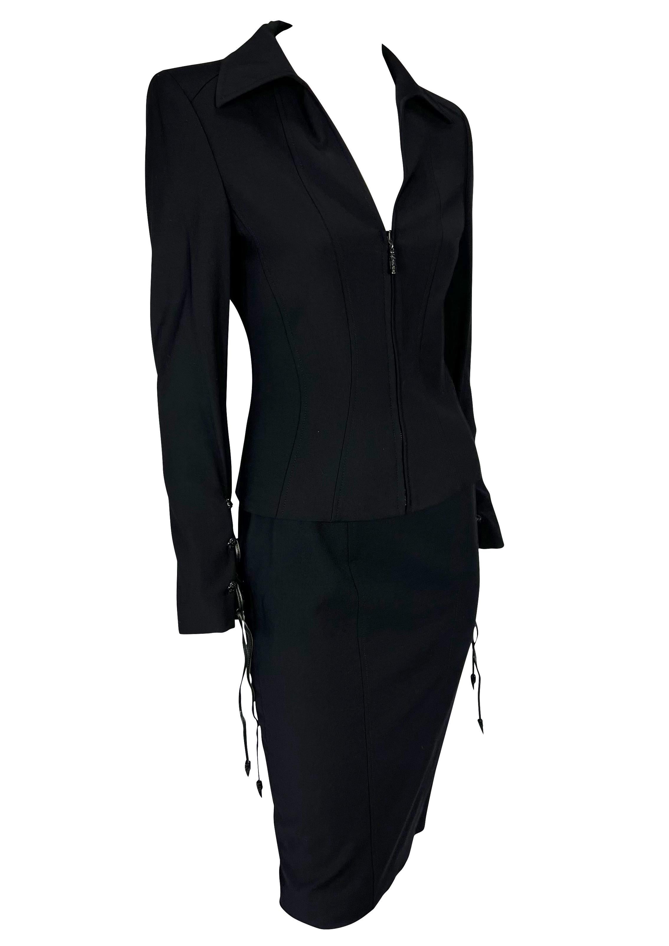 F/W 2003 Versace by Donatella Leather Lace-Up Serpent Black Skirt Suit (tailleur) en vente 1