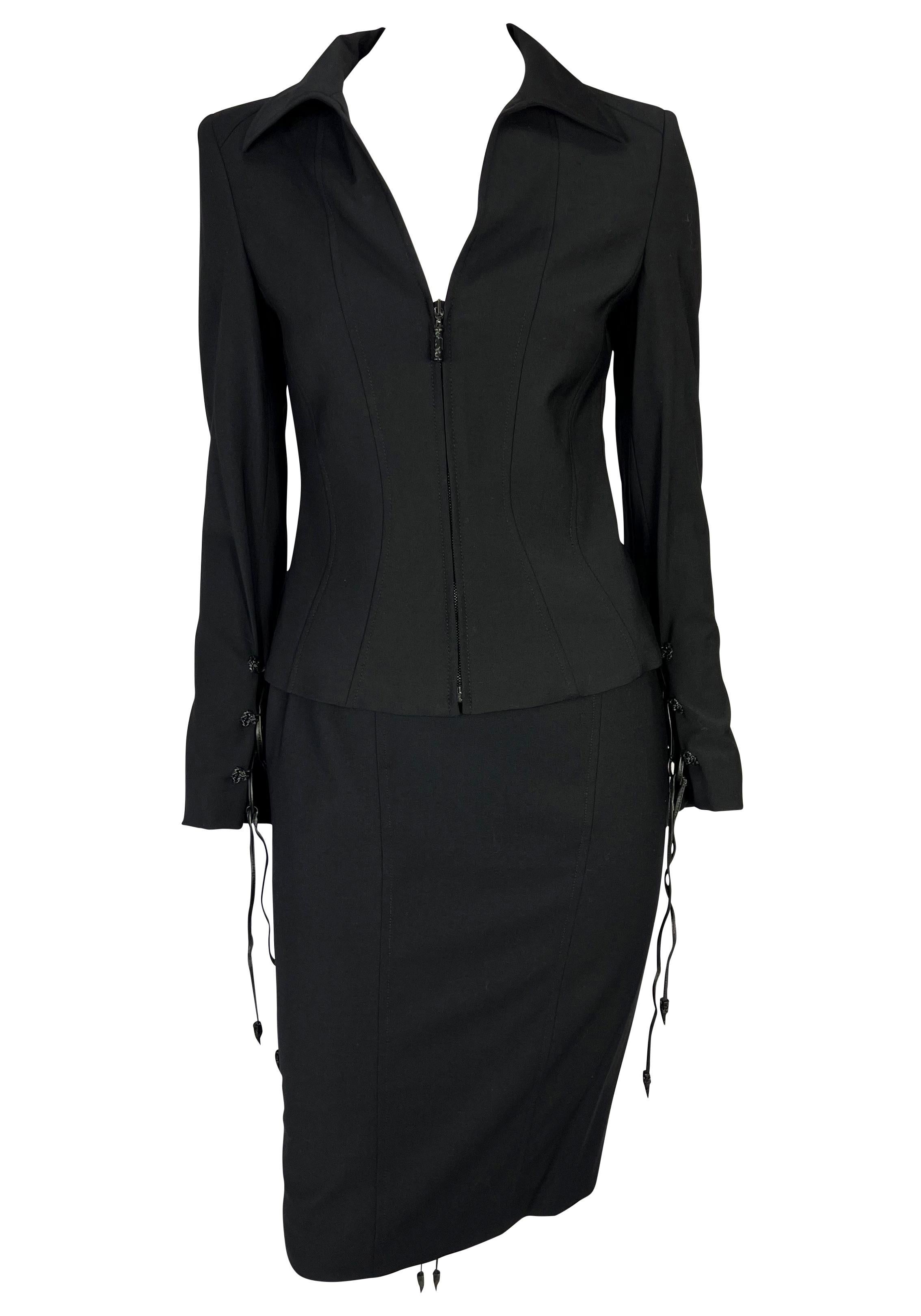 F/W 2003 Versace by Donatella Leather Lace-Up Serpent Black Skirt Suit (tailleur) en vente 2
