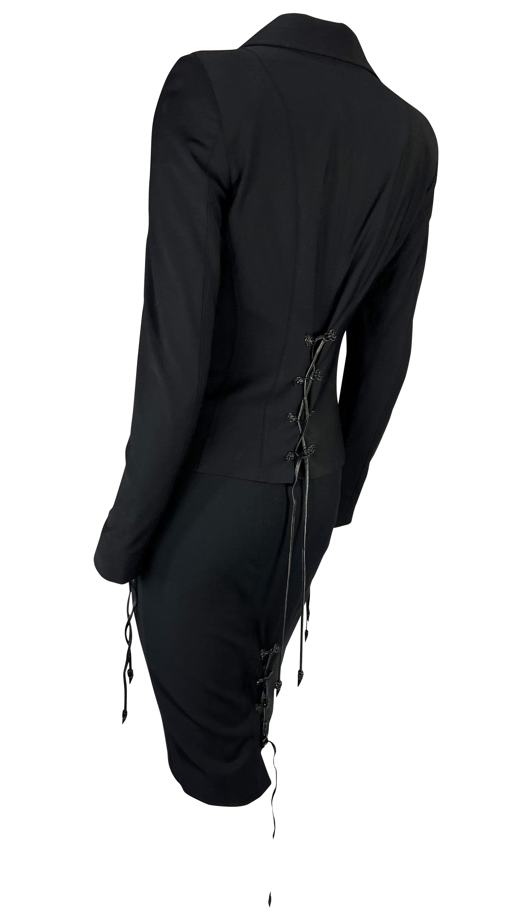 F/W 2003 Versace by Donatella Leather Lace-Up Serpent Black Skirt Suit (tailleur) en vente 4