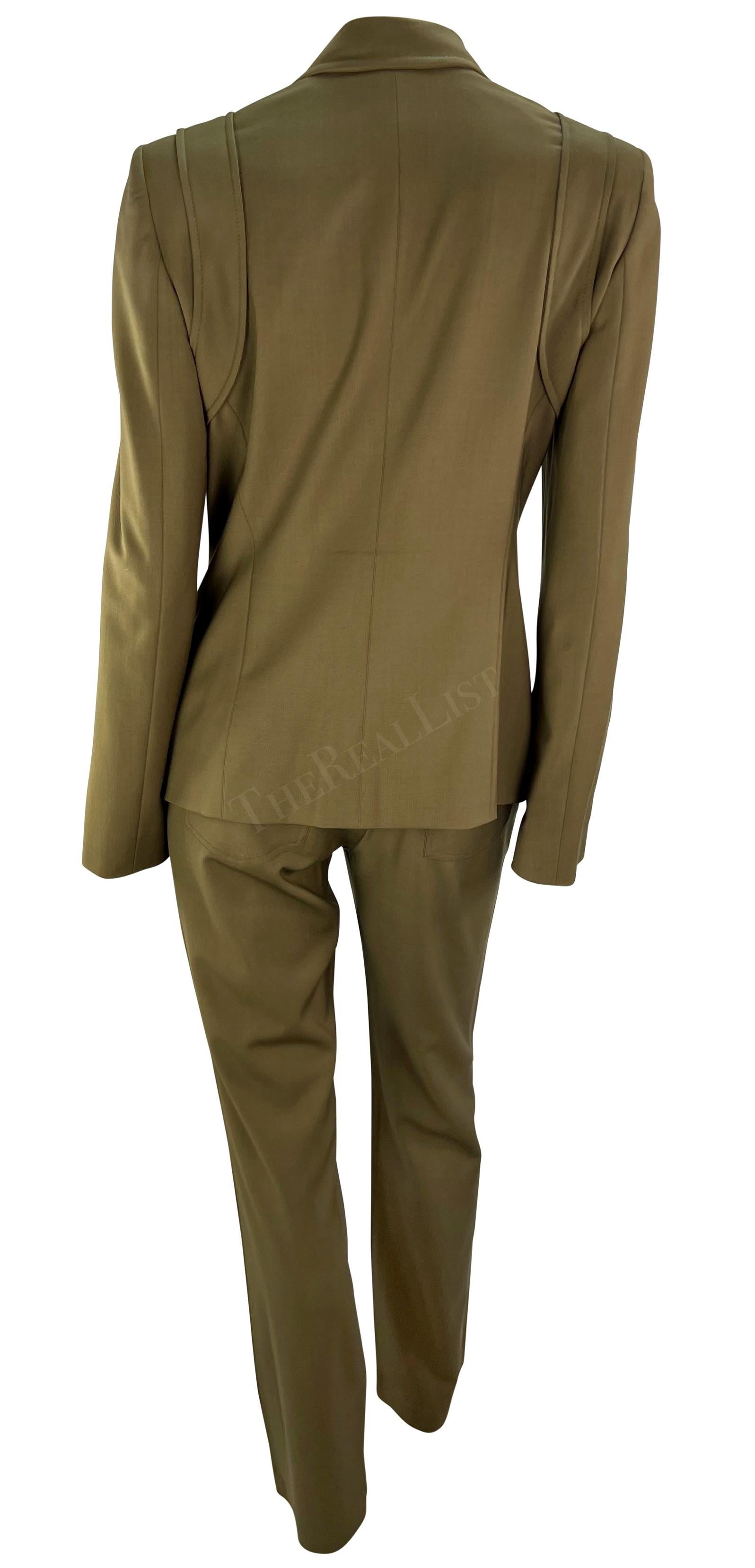 Donna A/I 2003 Versace by Donatella Versace: tailleur verde oliva con finiture in pelle HAR in vendita