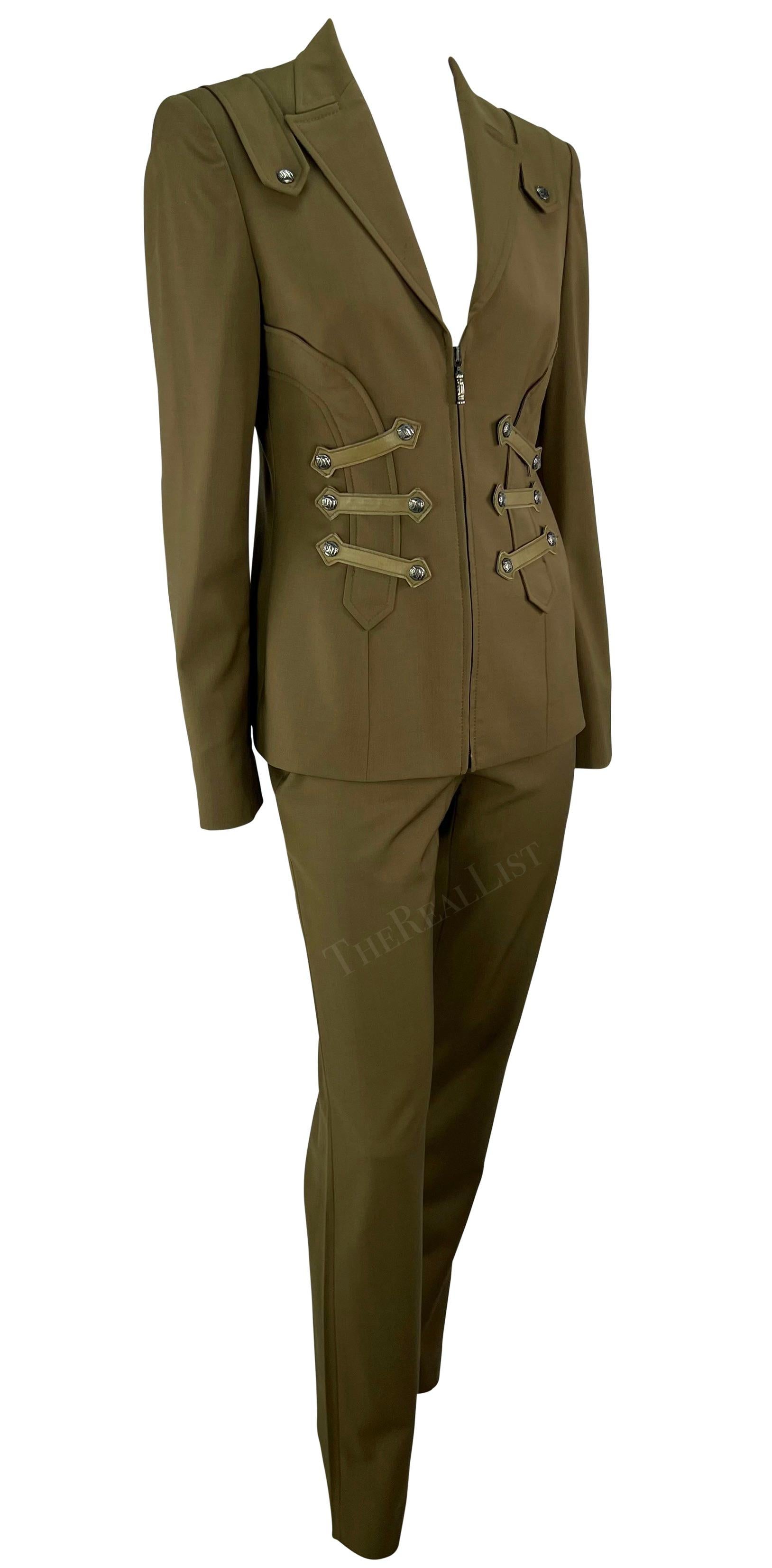 A/I 2003 Versace by Donatella Versace: tailleur verde oliva con finiture in pelle HAR in vendita 2