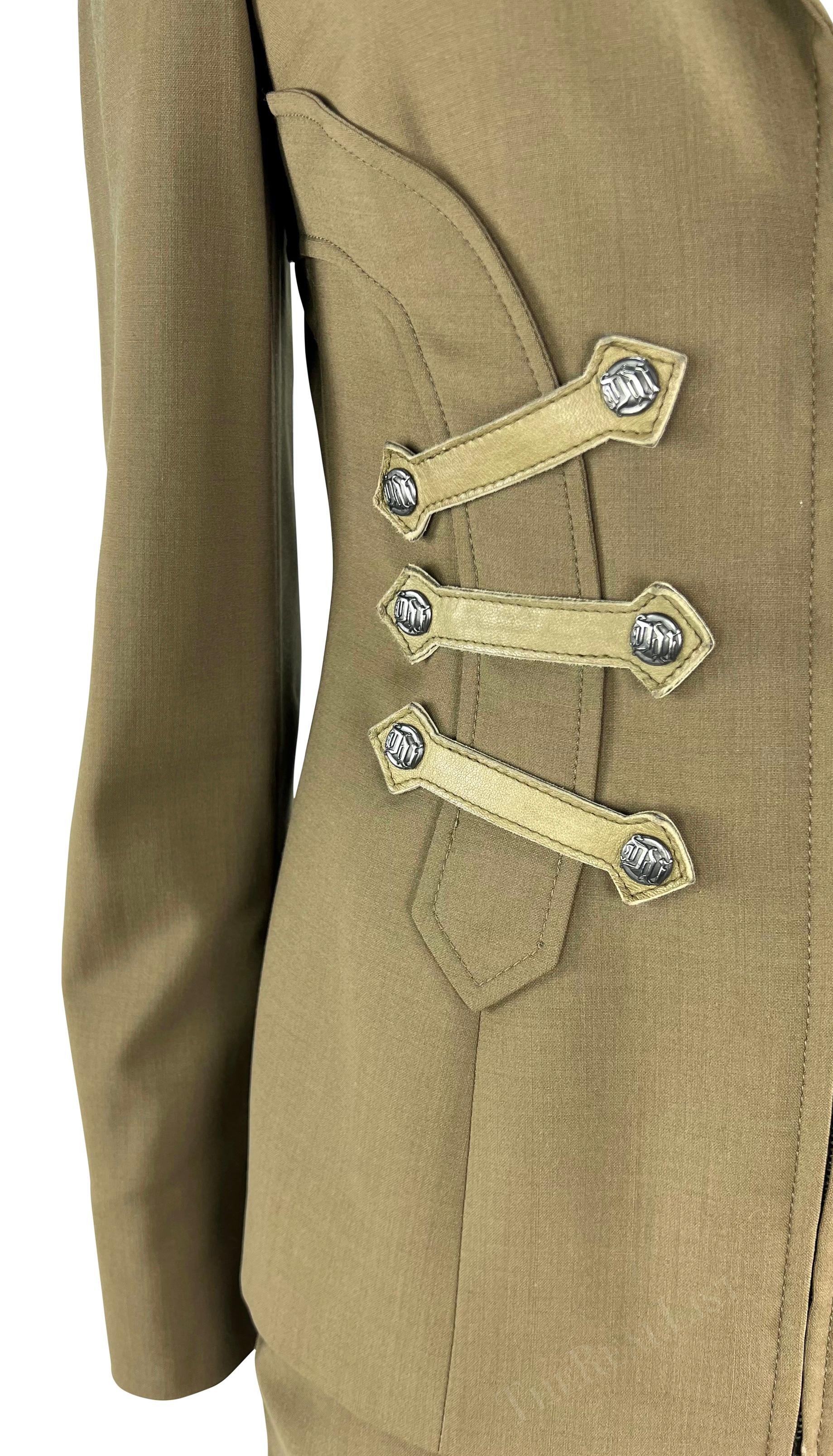 A/I 2003 Versace by Donatella Versace: tailleur verde oliva con finiture in pelle HAR in vendita 3