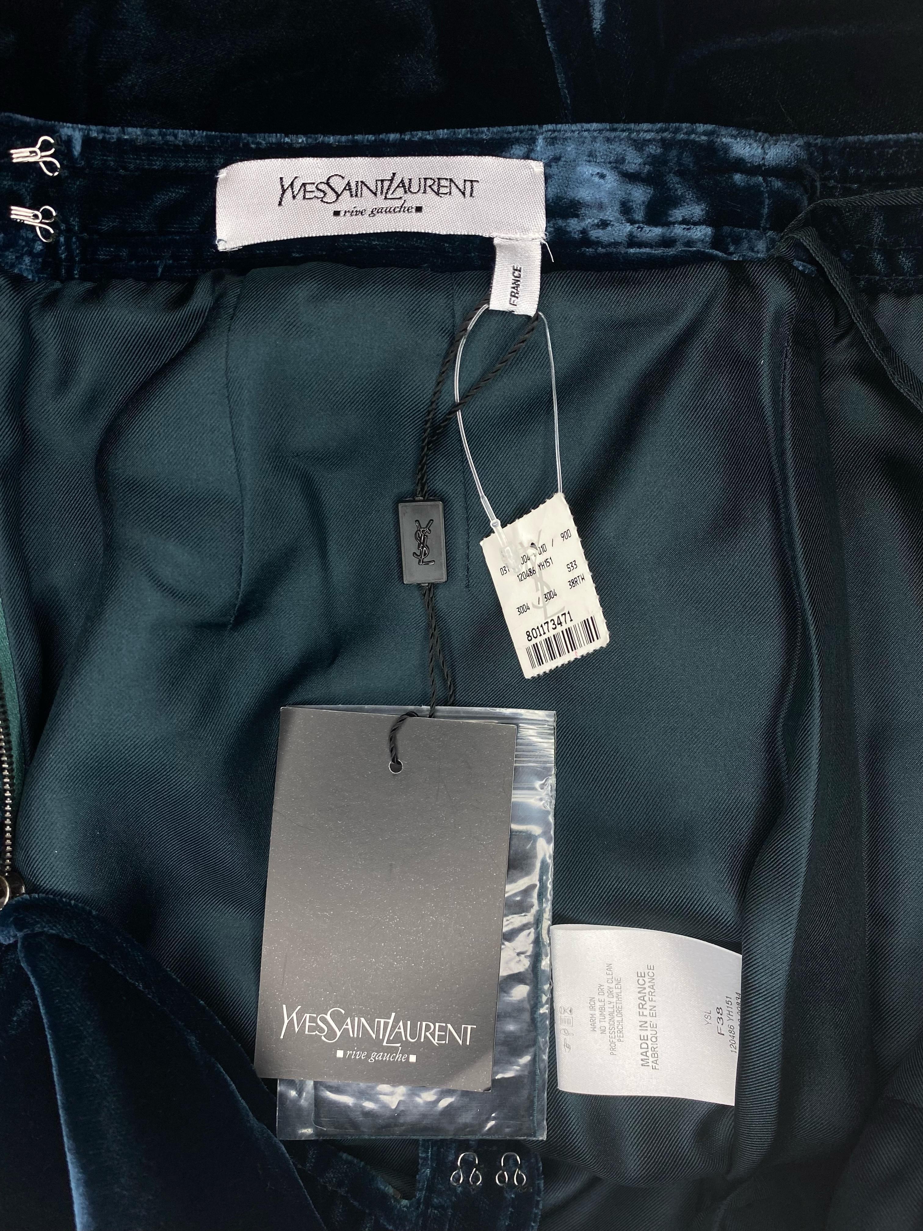 A/I 2003 Yves Saint Laurent by Tom Ford: abito con gonna in velluto verde e nastri, in passerella in vendita 4