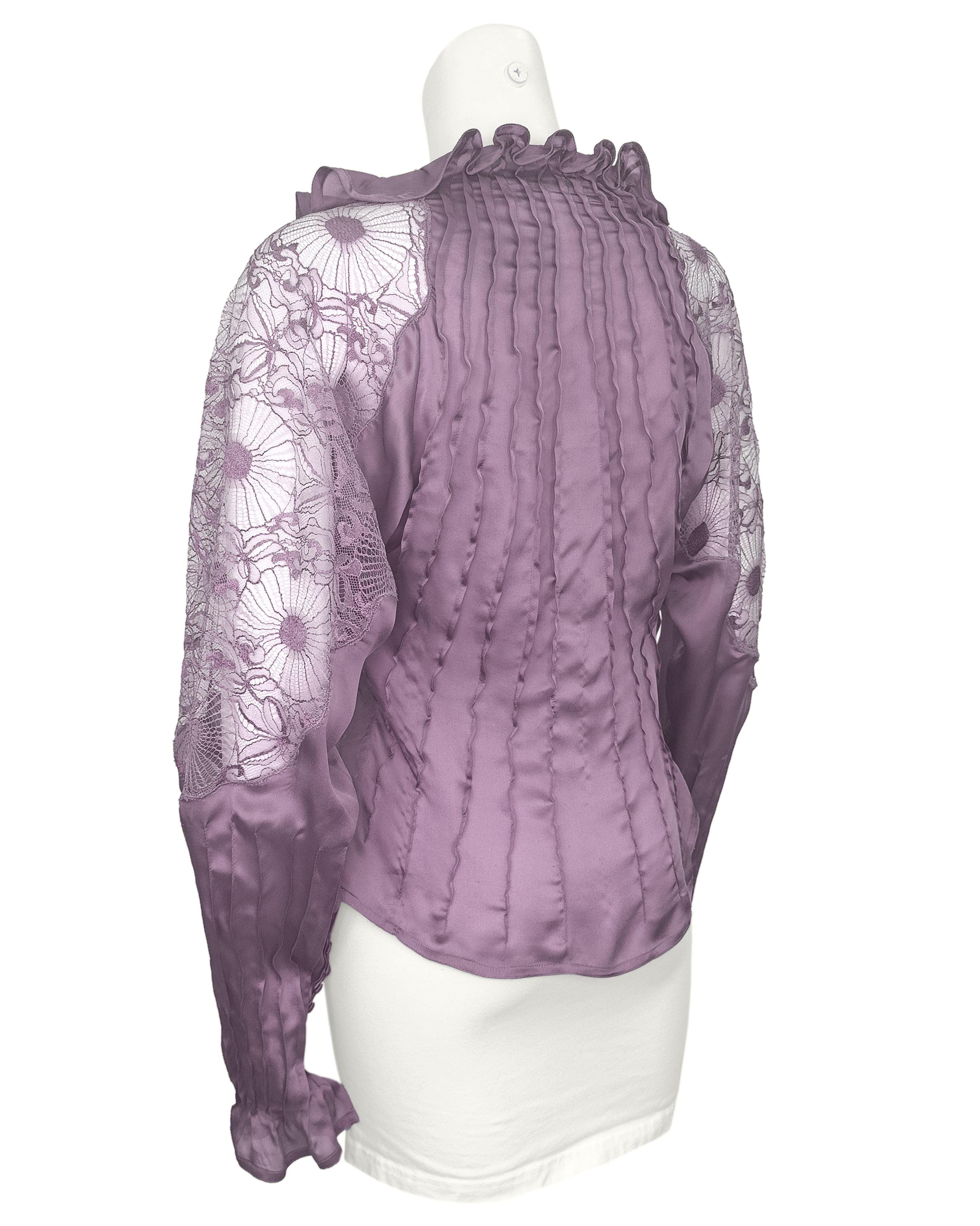 Grigio Top in seta con balze e pizzo della passerella A/I 2003 Yves Saint Laurent by Tom Ford in vendita