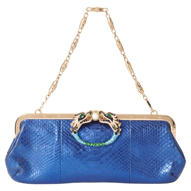 Clutch in pitone iridescente blu di Gucci by Tom Ford A/I 2004 su