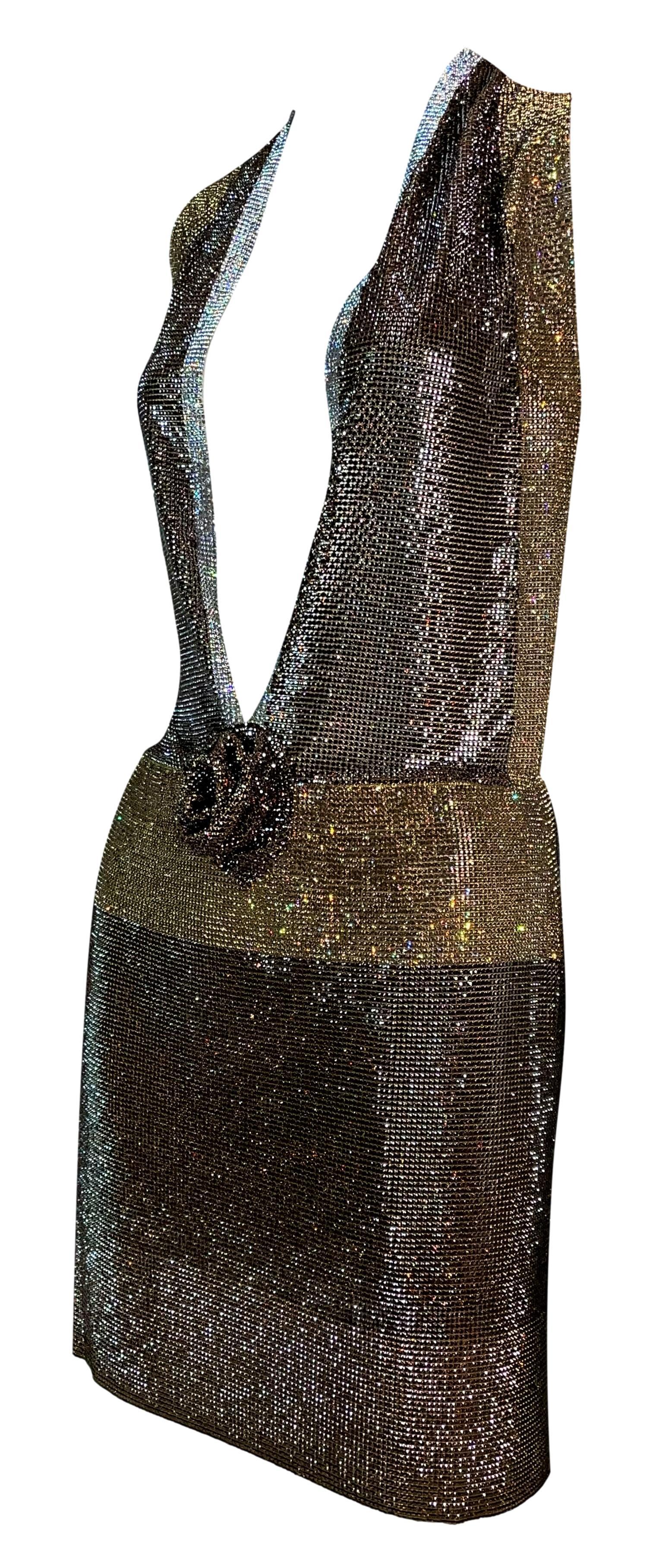 **MERCI DE FAIRE DU SHOPPING AVEC MES DEUX FILLES**

DESIGNER : Défilé Dolce & Gabbana F/W 2004
CONDITION : Bon - petite réparation au bas de la fermeture éclair, voir dernière photo
Fabrice : soie, cristal et métal
PAYS DE FABRICATION :