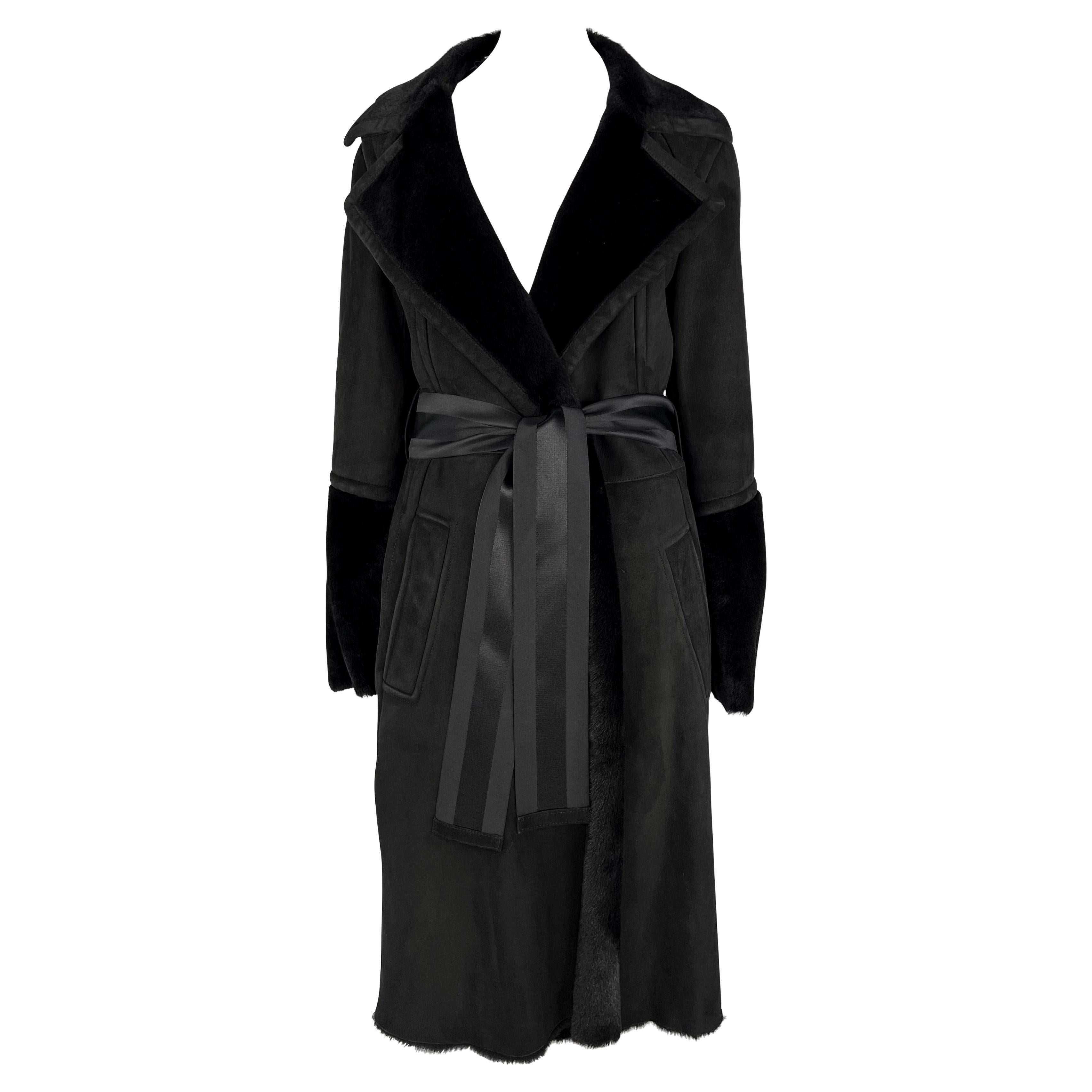 A/I 2004 Gucci by Tom Ford Cappotto con cintura in pelle scamosciata e shearling nero
