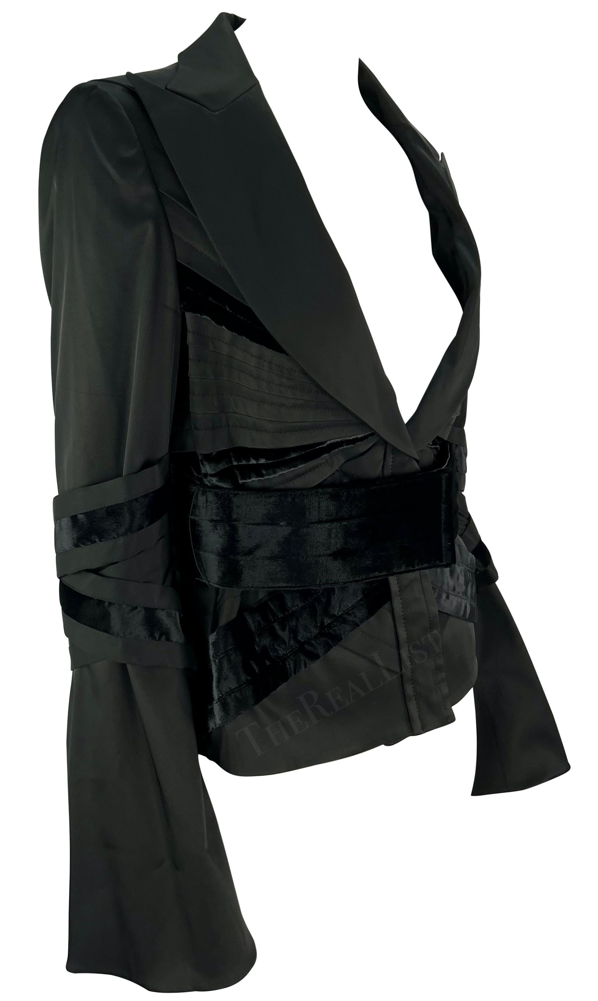 F/W 2004 Gucci by Tom Ford Black Velvet Runway Bell Sleeve Blazer For Sale 6