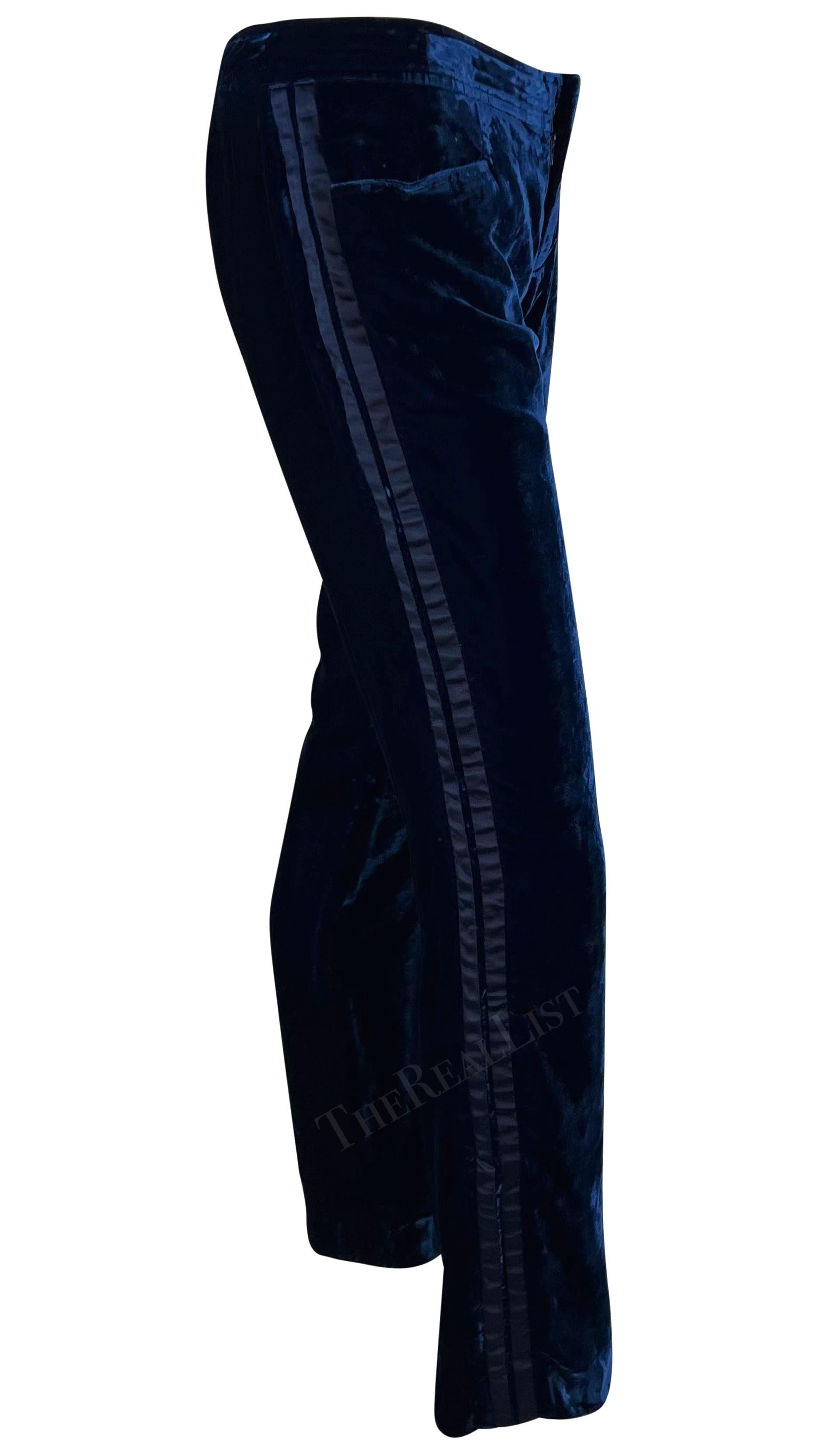 Pantalon de smoking bleu profond bordé de velours et de satin Gucci by Tom Ford, A/H 2004 Excellent état - En vente à West Hollywood, CA