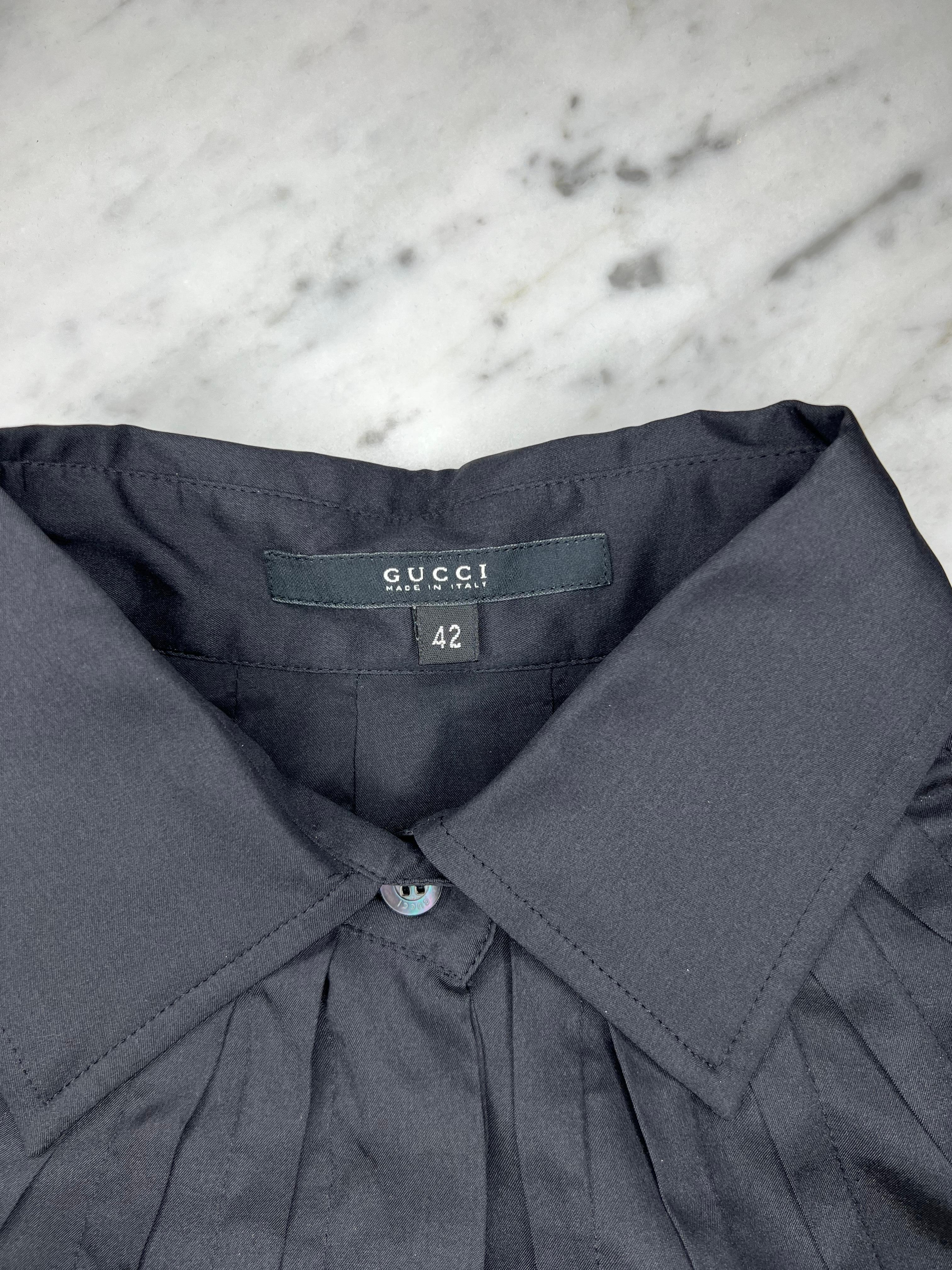 A/I 2004 Gucci by Tom Ford Finale, top con bottoni a pieghe in velluto nero in vendita 2