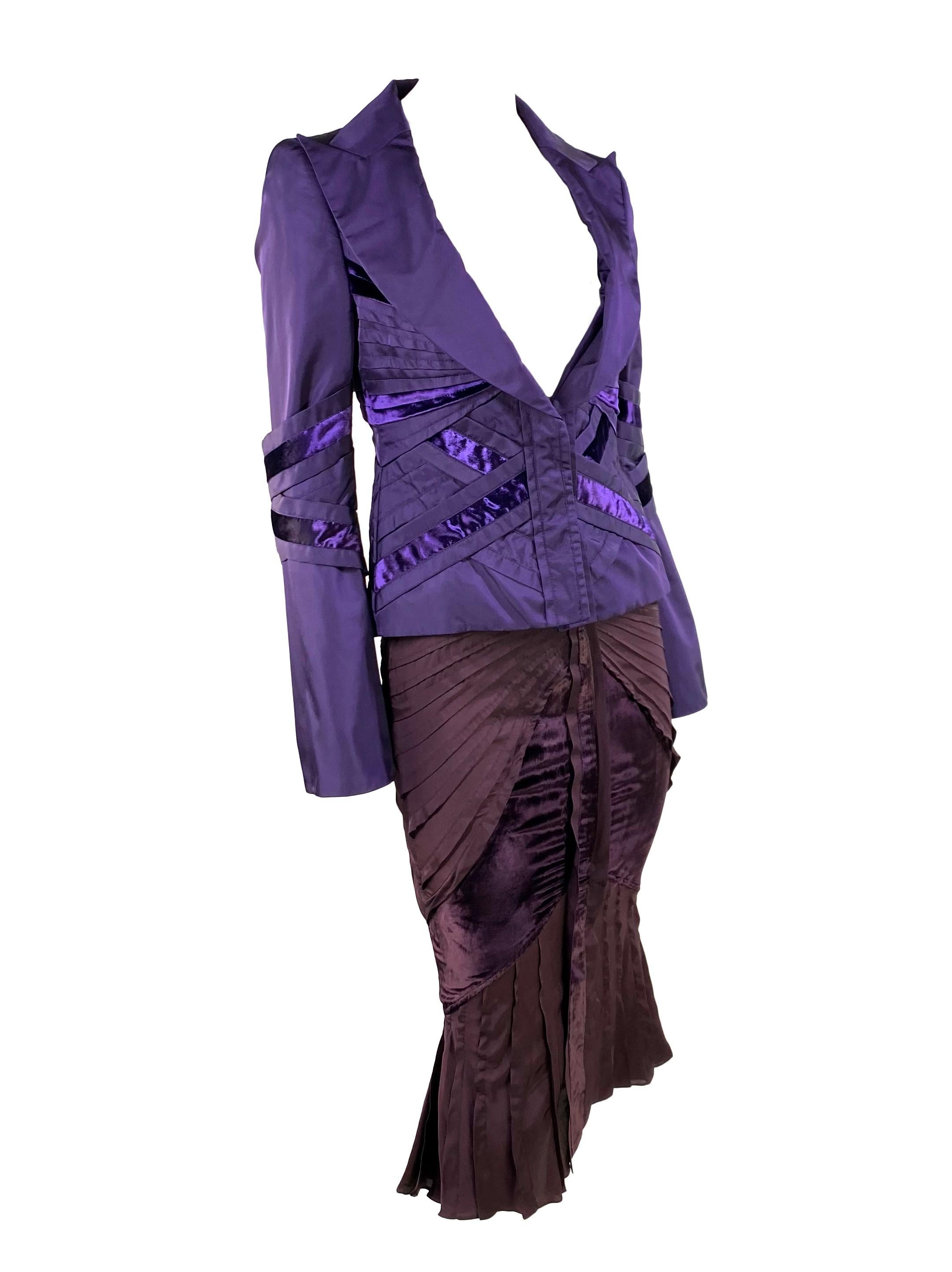 F/W 2004 Gucci by Tom Ford Lila Burgunderfarbener Samt-Laufstegrock mit Seidenband-Anzug (Violett) im Angebot