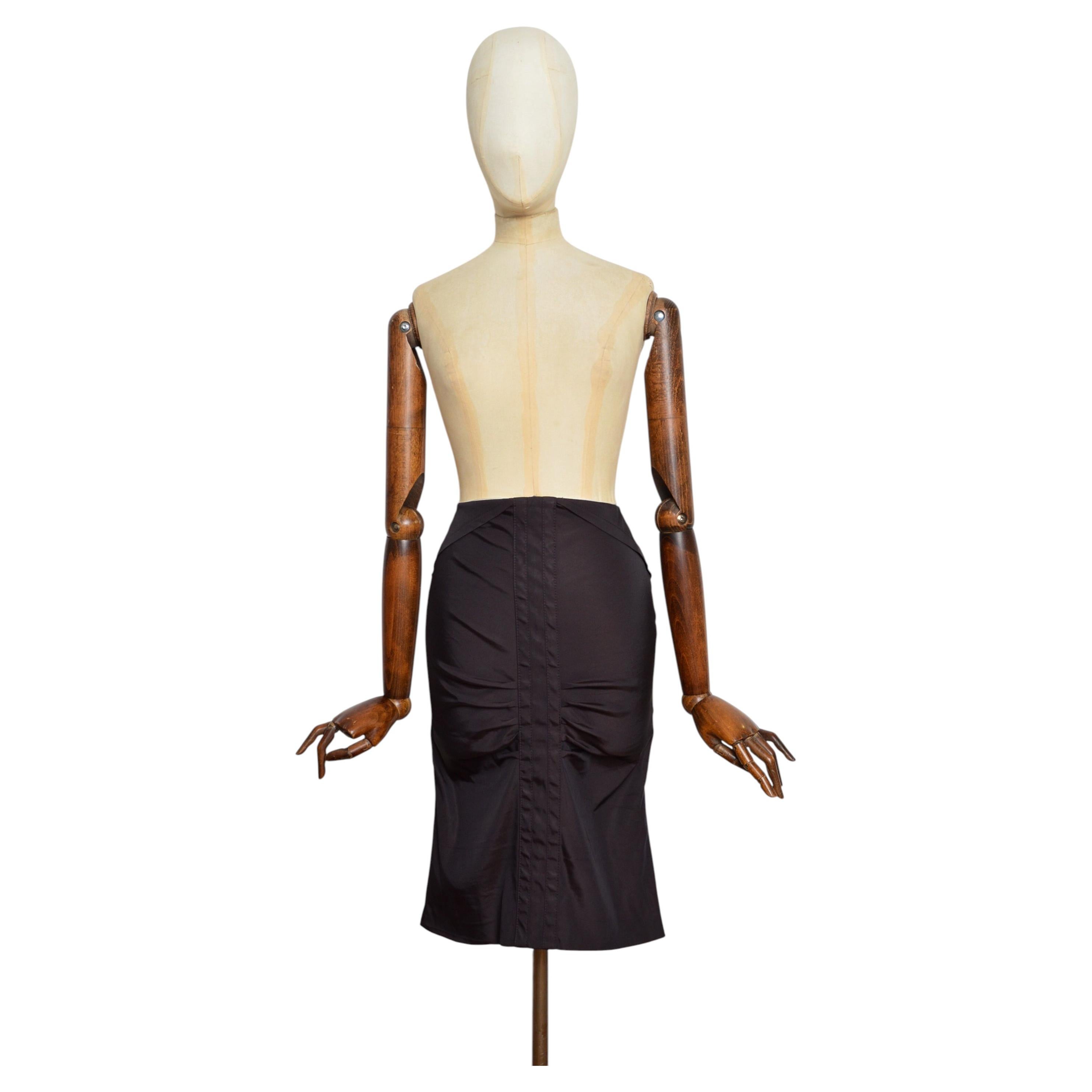 F/W 2004 Gucci by Tom Ford Runway Jupe crayon noire froncée en vente
