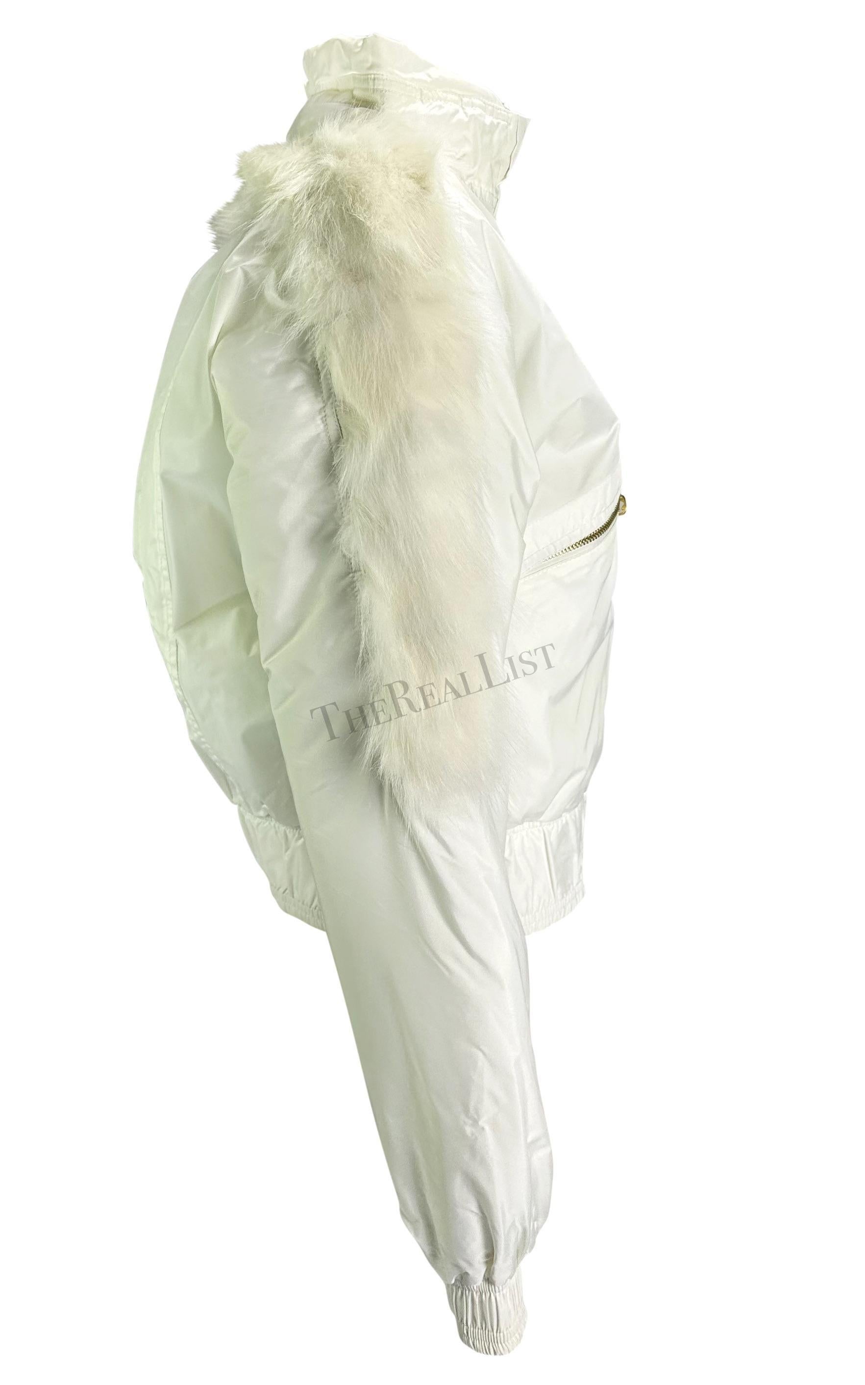F/W 2004 Gucci by Tom Ford White Logo Down Fur Trim Hooded Puffer Jacket (blouson bouffant à capuche) Pour femmes en vente