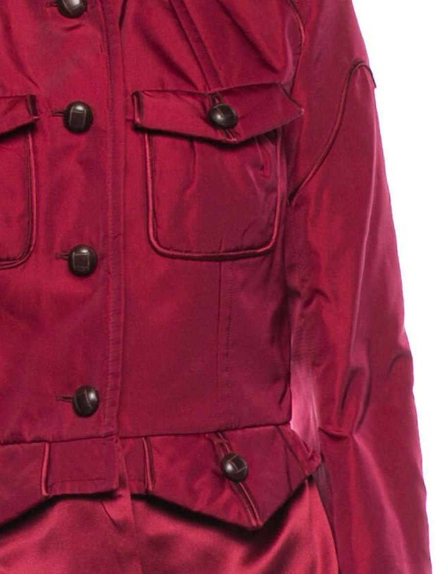 F/W 2004 Look #1 Vintage Tom Ford für Yves Saint Laurent Seidenrock Anzug 38 - 6 (Rot) im Angebot