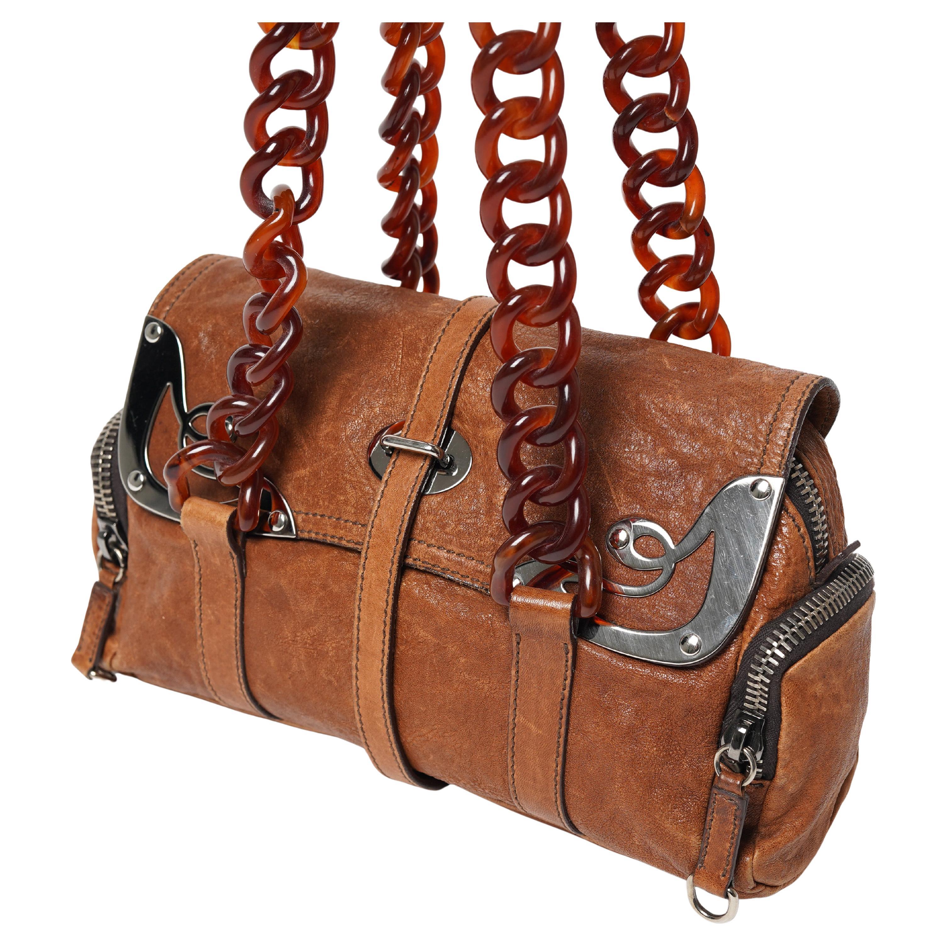 F/W 2004 Miu Miu Runway Bolso de piel coñac con asas de cadena de celuloide Marrón en venta