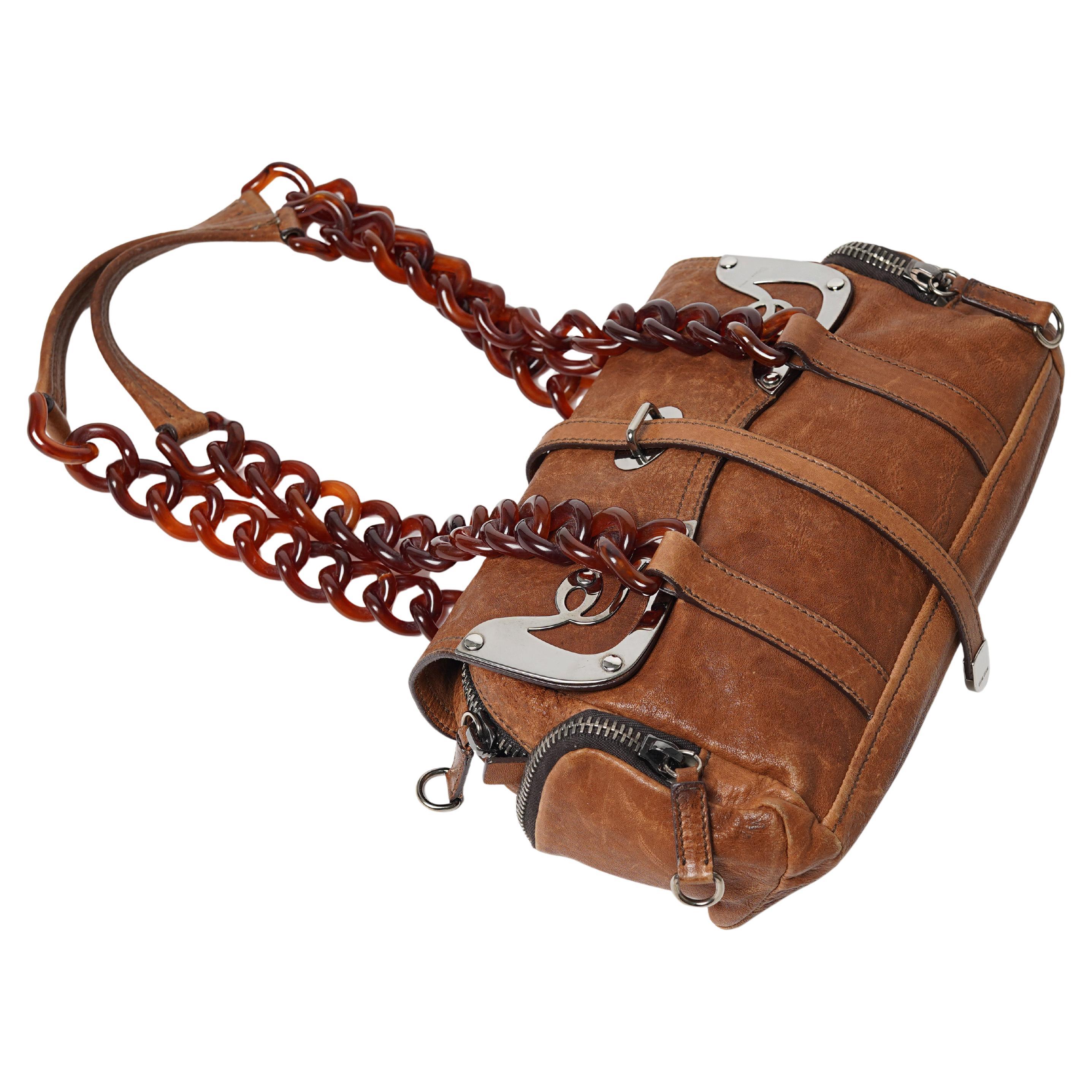 F/W 2004 Miu Miu Runway Bolso de piel coñac con asas de cadena de celuloide en venta 2