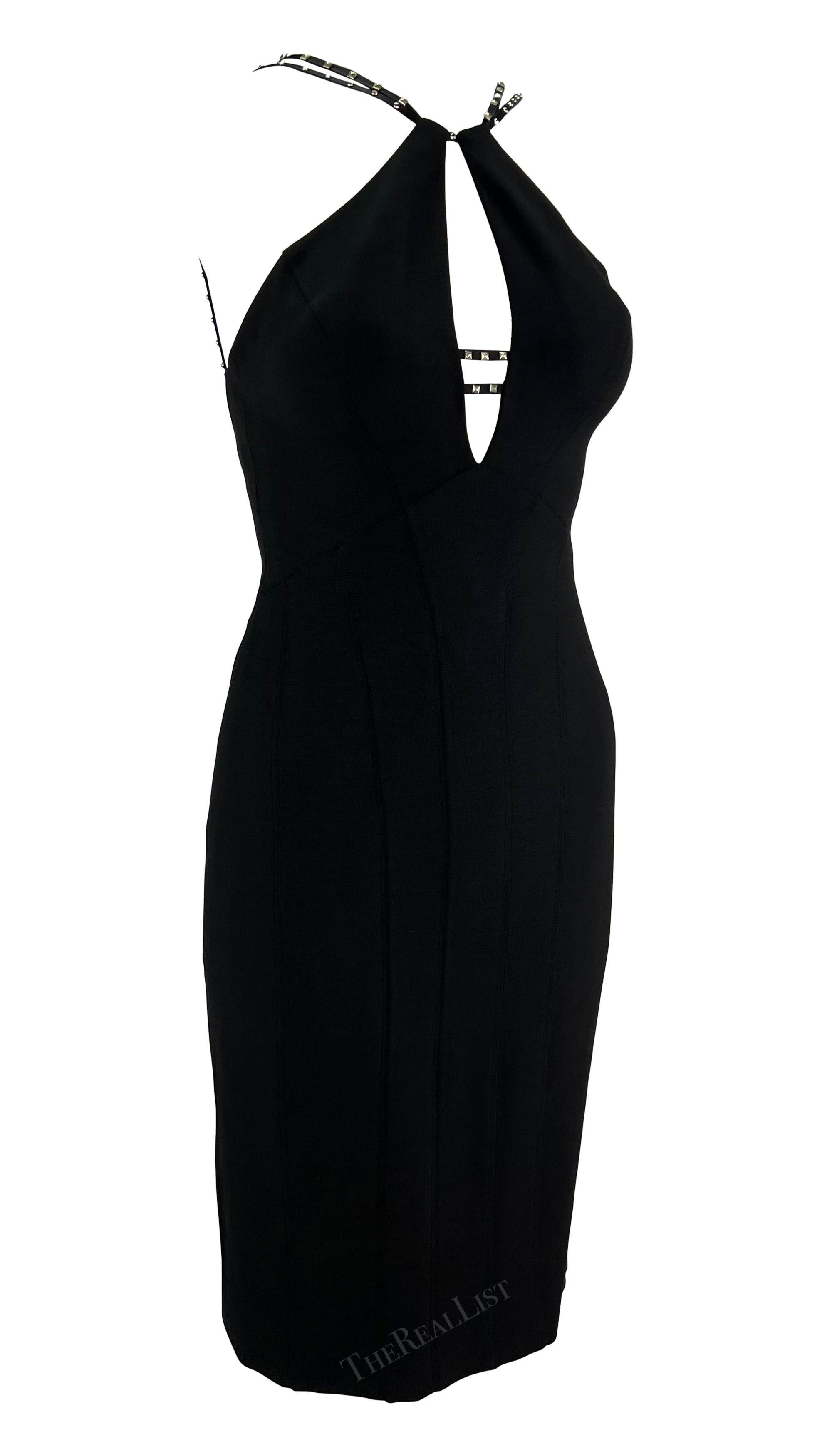 A/I 2004 Versace by Donatella Versace Mini Dress nero con borchie e scollatura in passerella in vendita 8