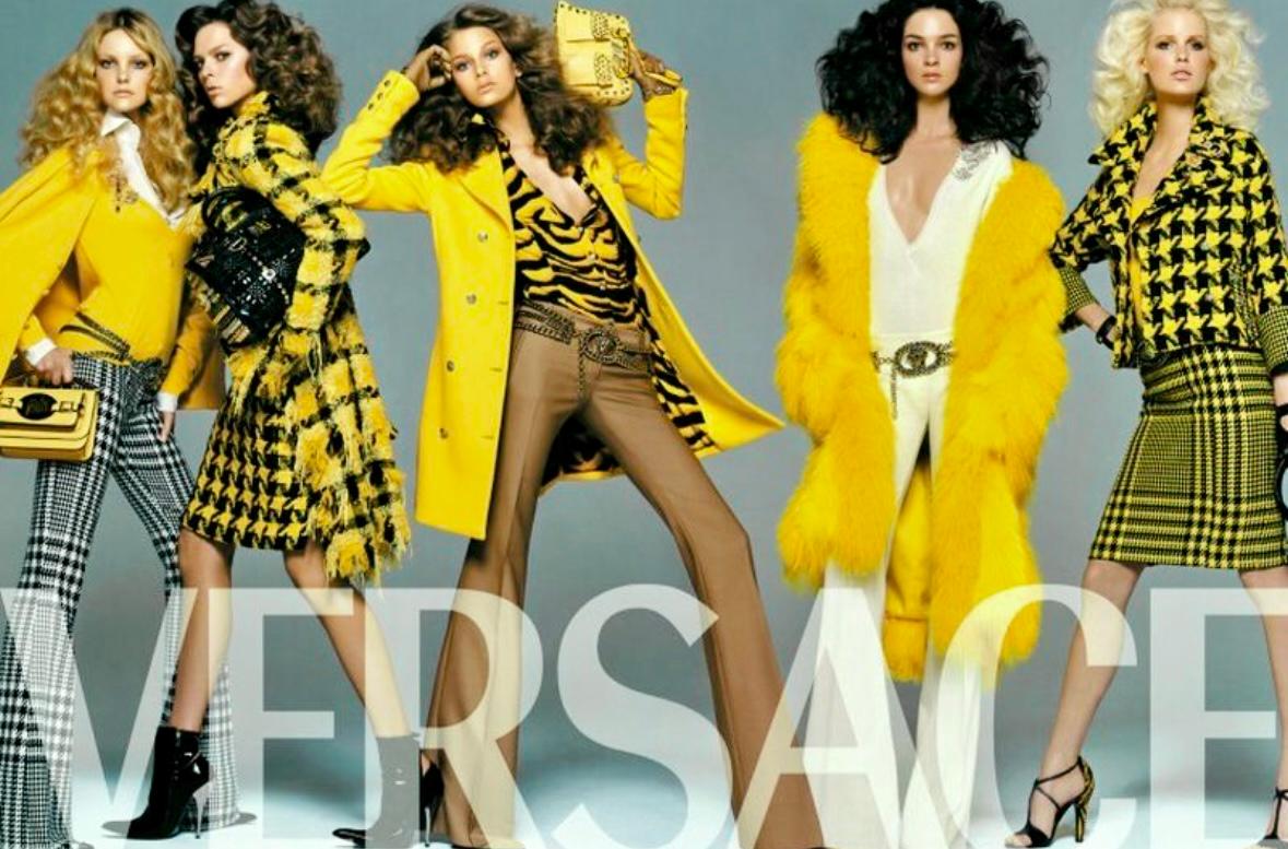Manteau de défilé Versace by Donatella Runway à carreaux jaunes et noirs vieillis, A/H 2004 Excellent état - En vente à West Hollywood, CA