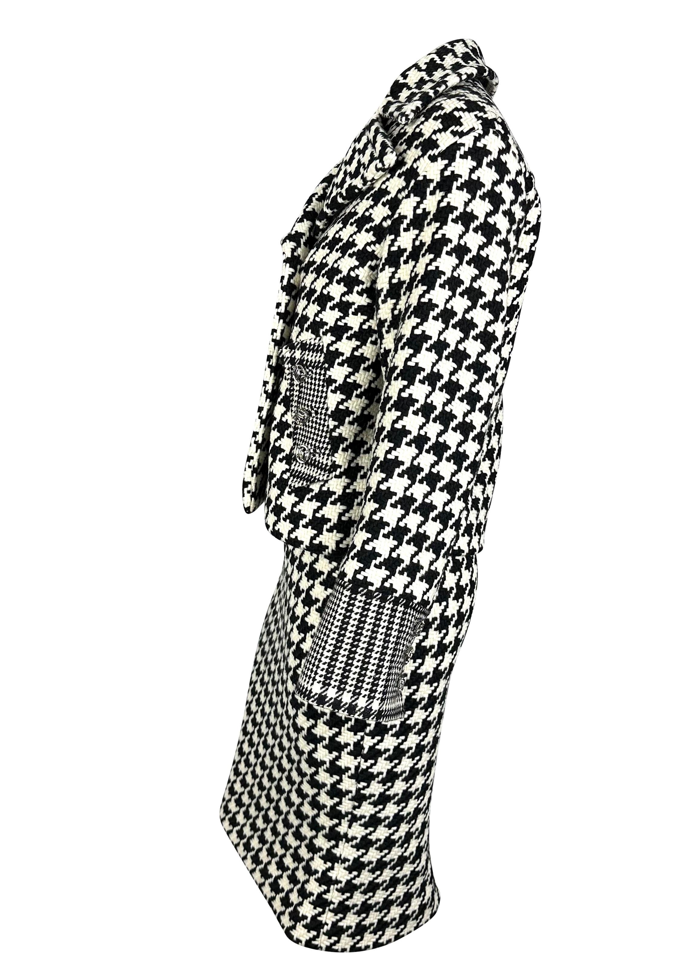 F/W 2004 Versace by Donatella Runway Black White Tweed Houndstooth Skirt Suit In Excellent Condition For Sale In West Hollywood, CA