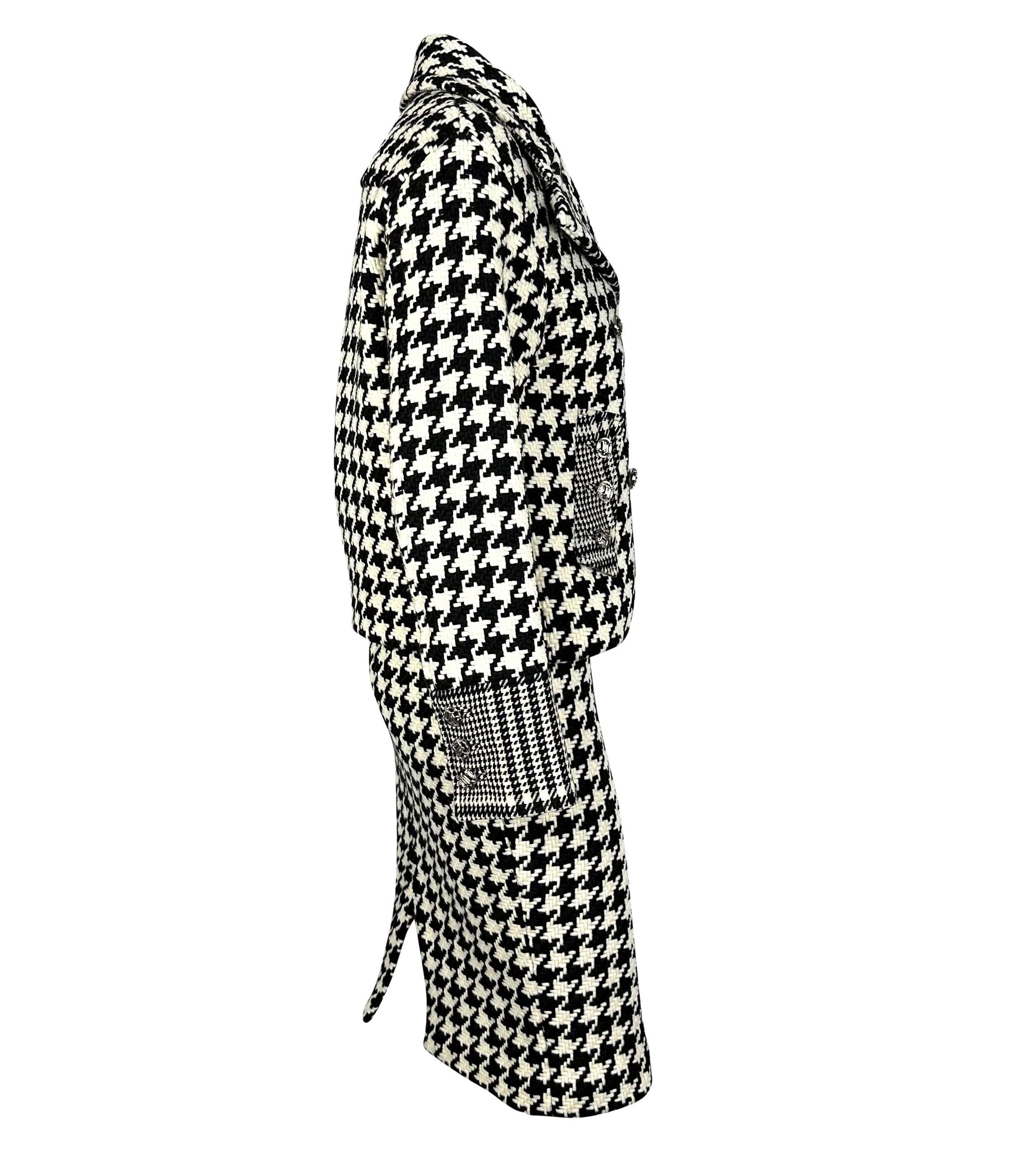 F/W 2004 Versace by Donatella Runway Black White Tweed Houndstooth Skirt Suit For Sale 1