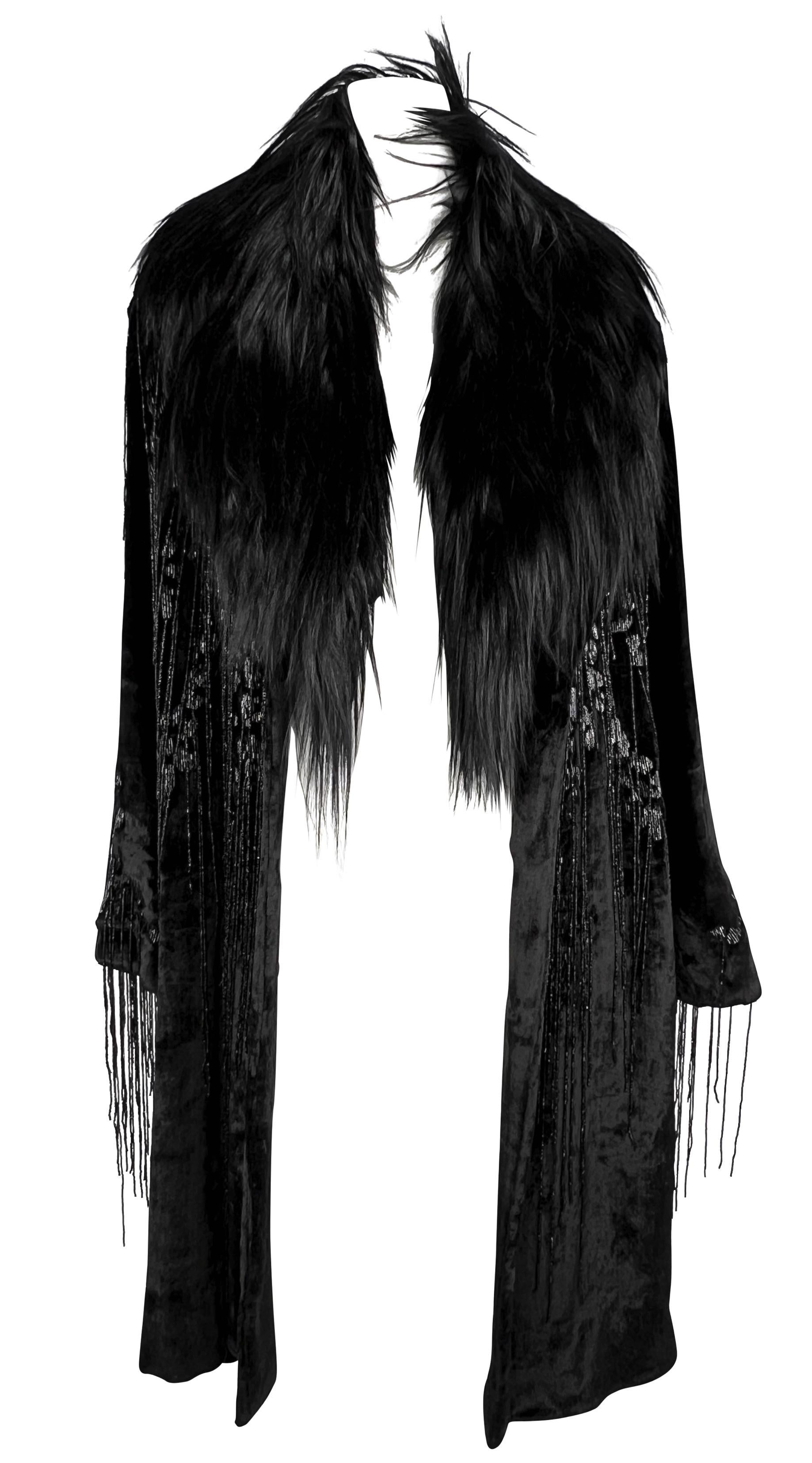 A/I 2004 Versace by Donatella Versace: cappotto in velluto con frange e perline, con rifiniture in pelliccia in vendita 8