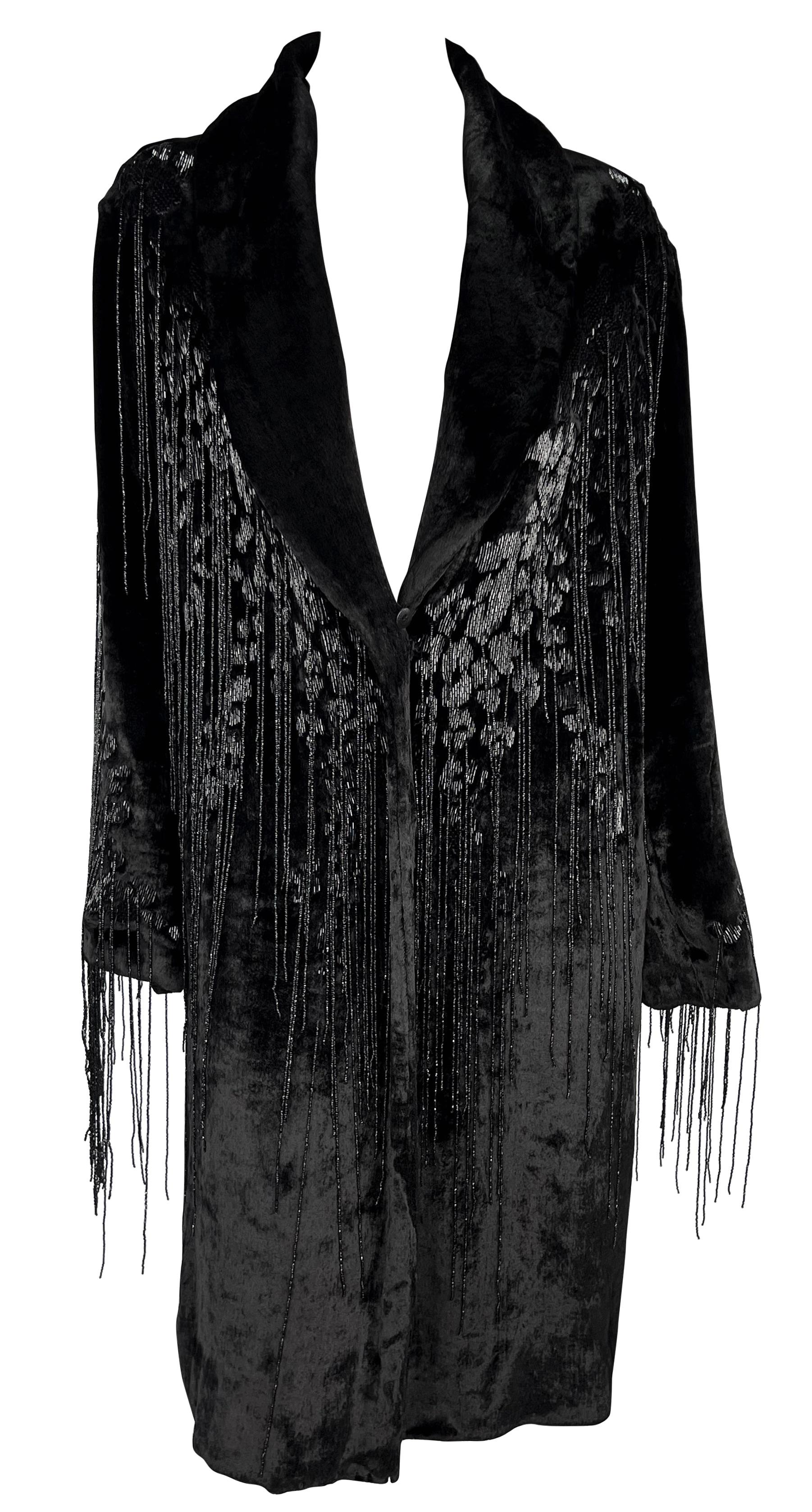 A/I 2004 Versace by Donatella Versace: cappotto in velluto con frange e perline, con rifiniture in pelliccia in vendita 9