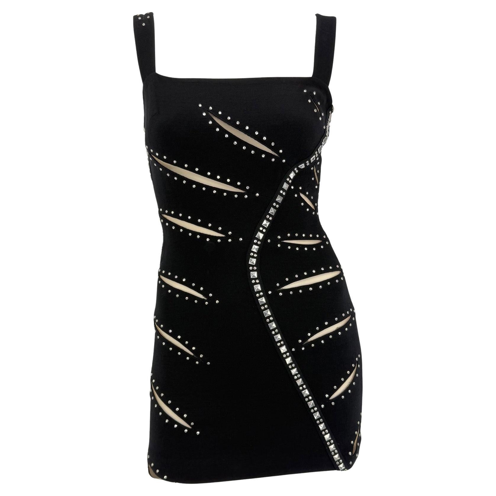 A/I 2004 Versace by Donatella Versace: Mini Abito Bodycon Nero con Ritaglio Borchiato in vendita