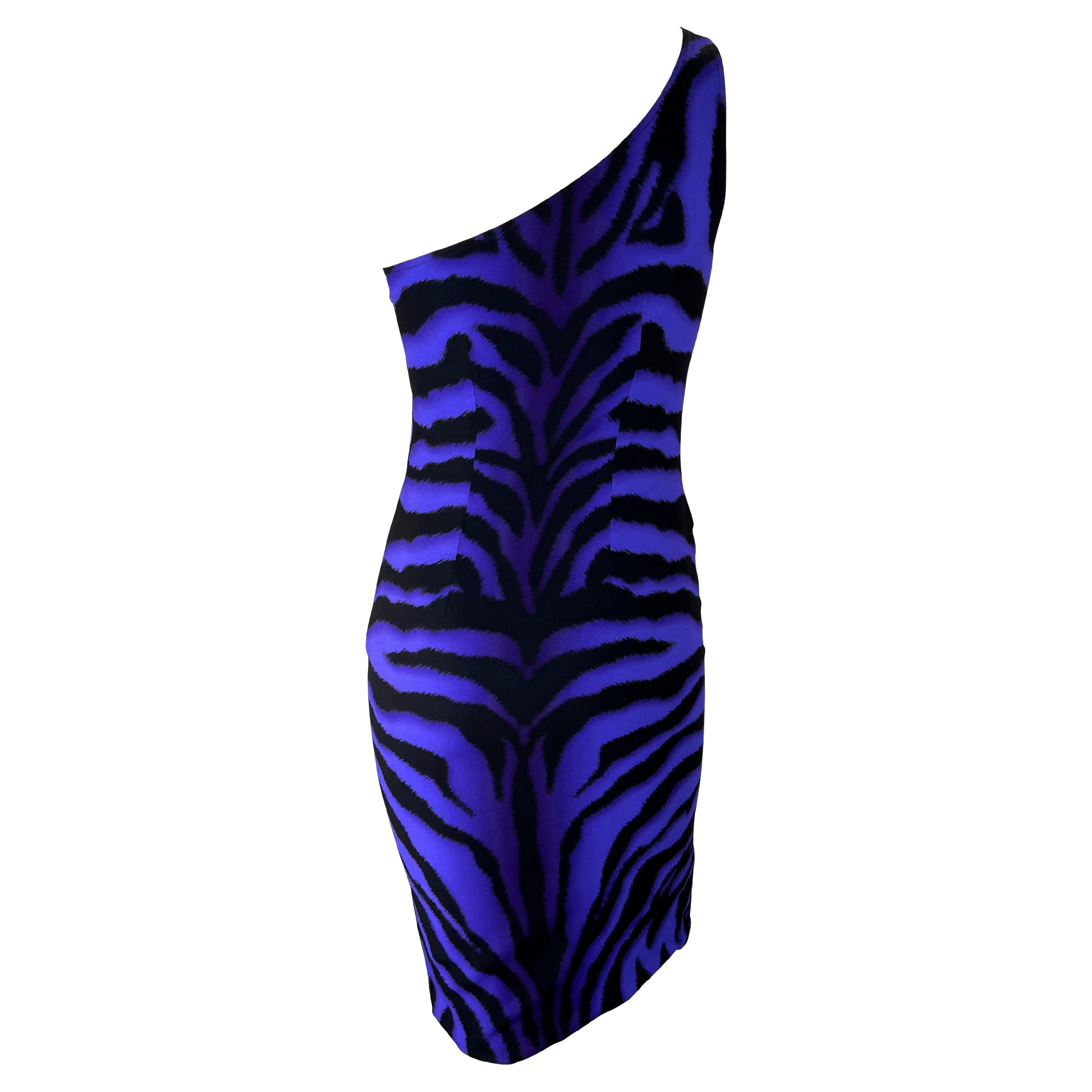 F/W 2004 Versace by Donatella Versace Purple Tiger One Shoulder Buckle Dress  In Good Condition For Sale In West Hollywood, CA