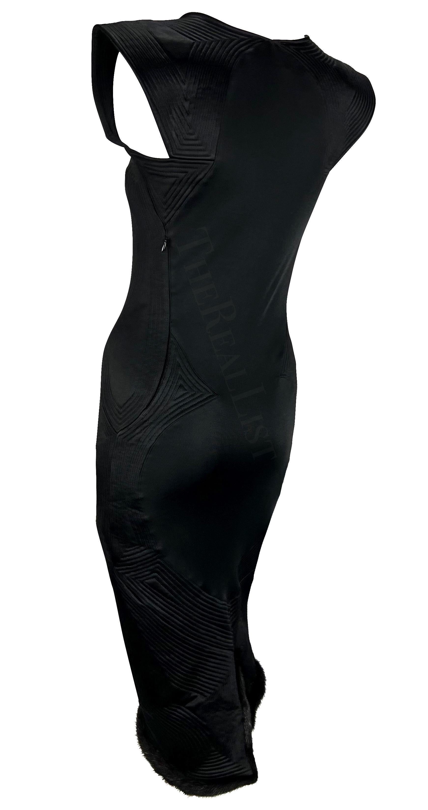 Robe midi noire ornée de vison Yves Saint Laurent par Tom Ford, A/H 2004 en vente 1