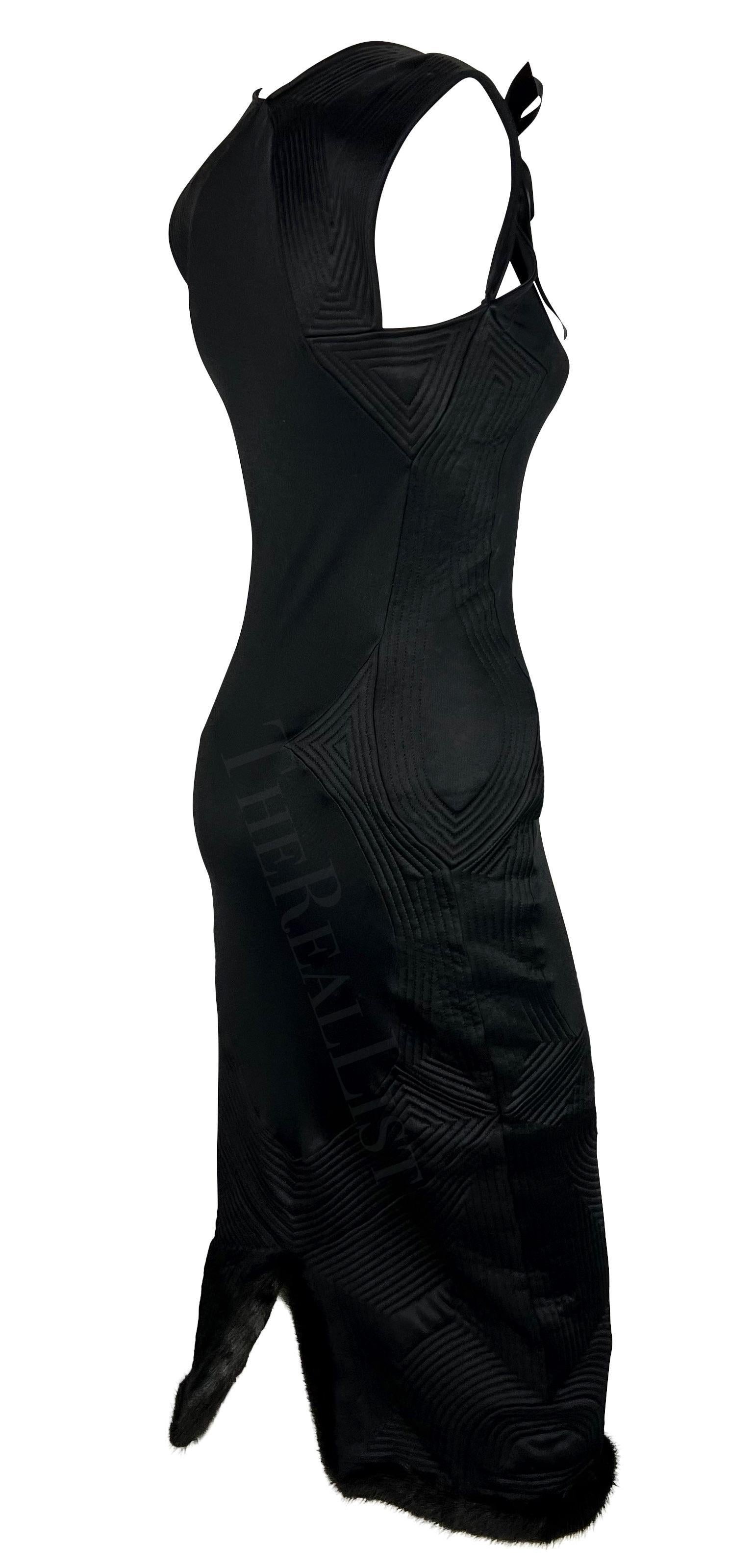 Robe midi noire ornée de vison Yves Saint Laurent par Tom Ford, A/H 2004 en vente 3
