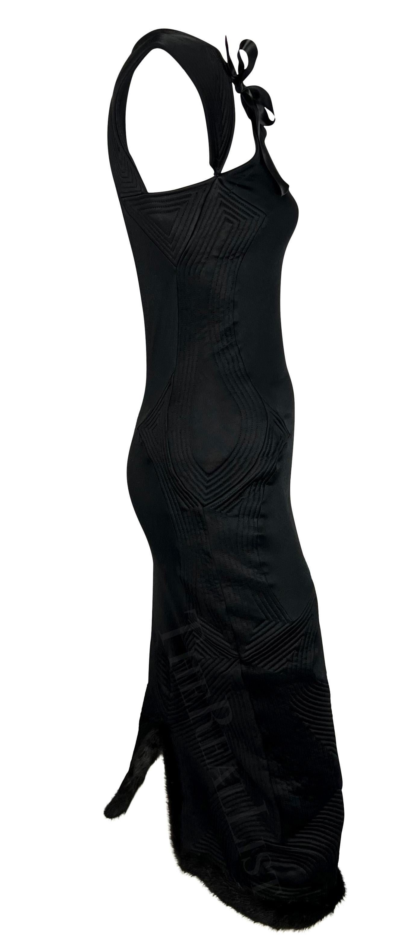 Robe midi noire ornée de vison Yves Saint Laurent par Tom Ford, A/H 2004 en vente 4